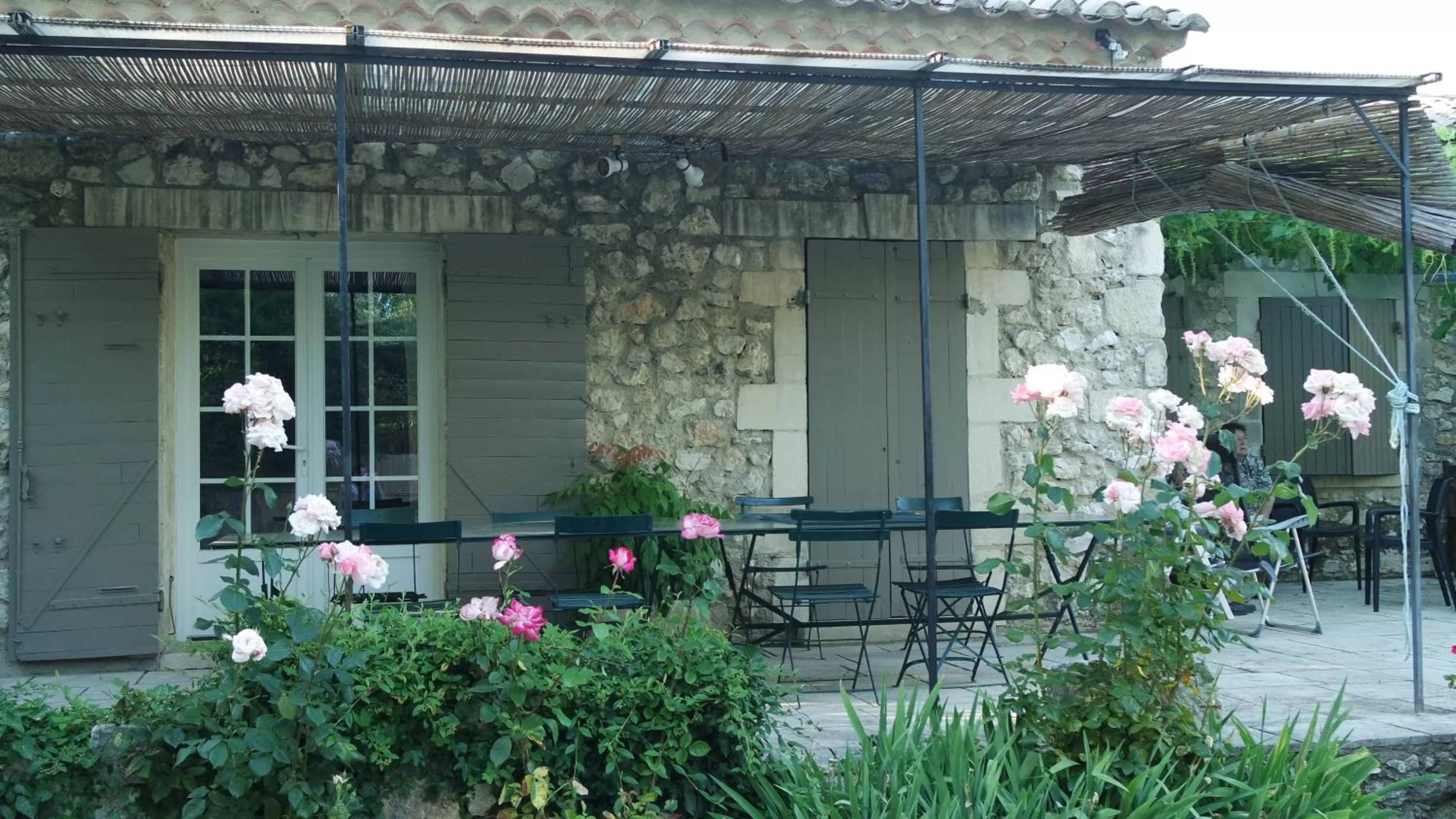 Patio in Mas Grimaud - Gîte- Studio et chambres d'hôtes familiales