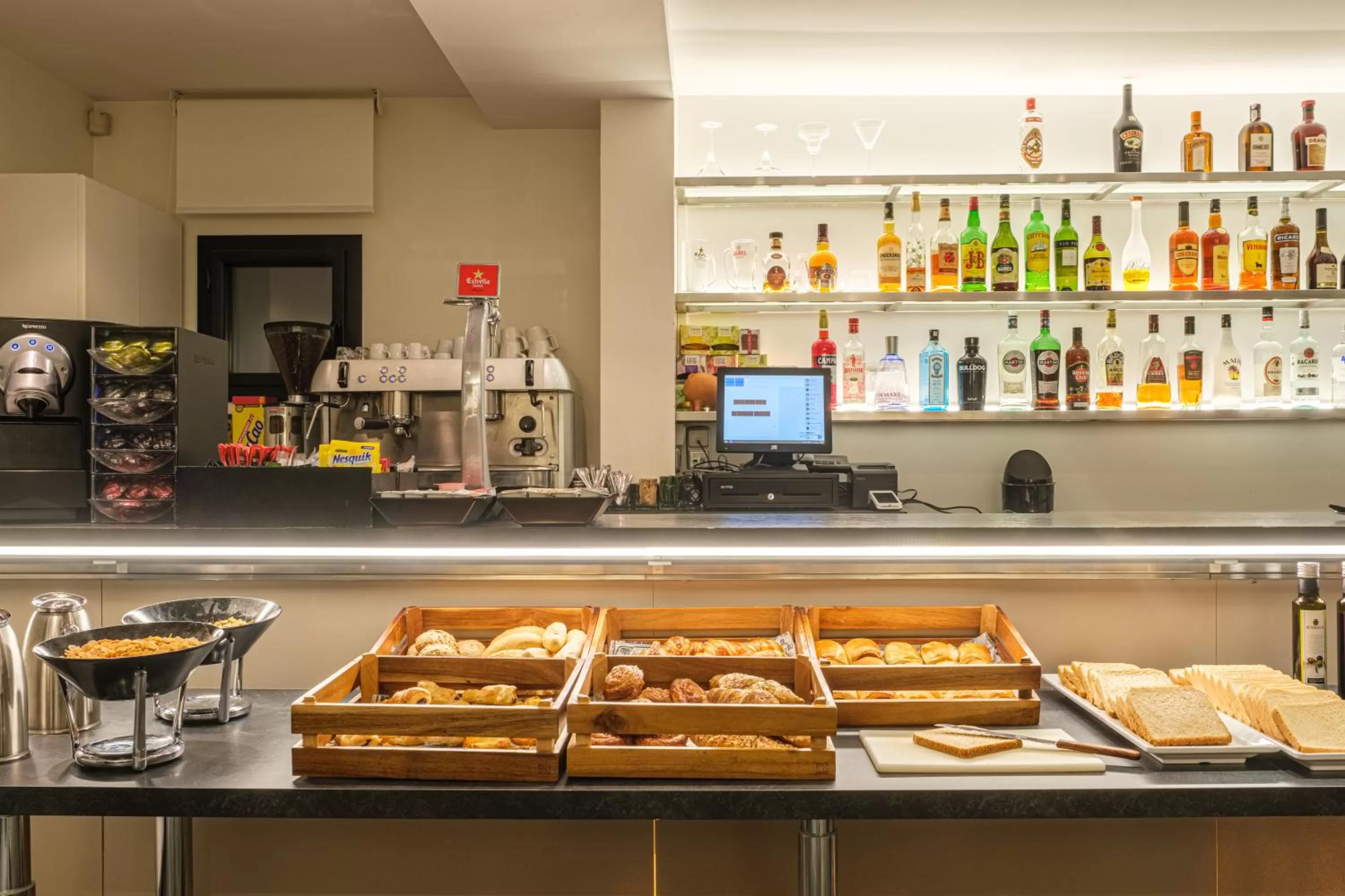 Breakfast in Hotel Caribou