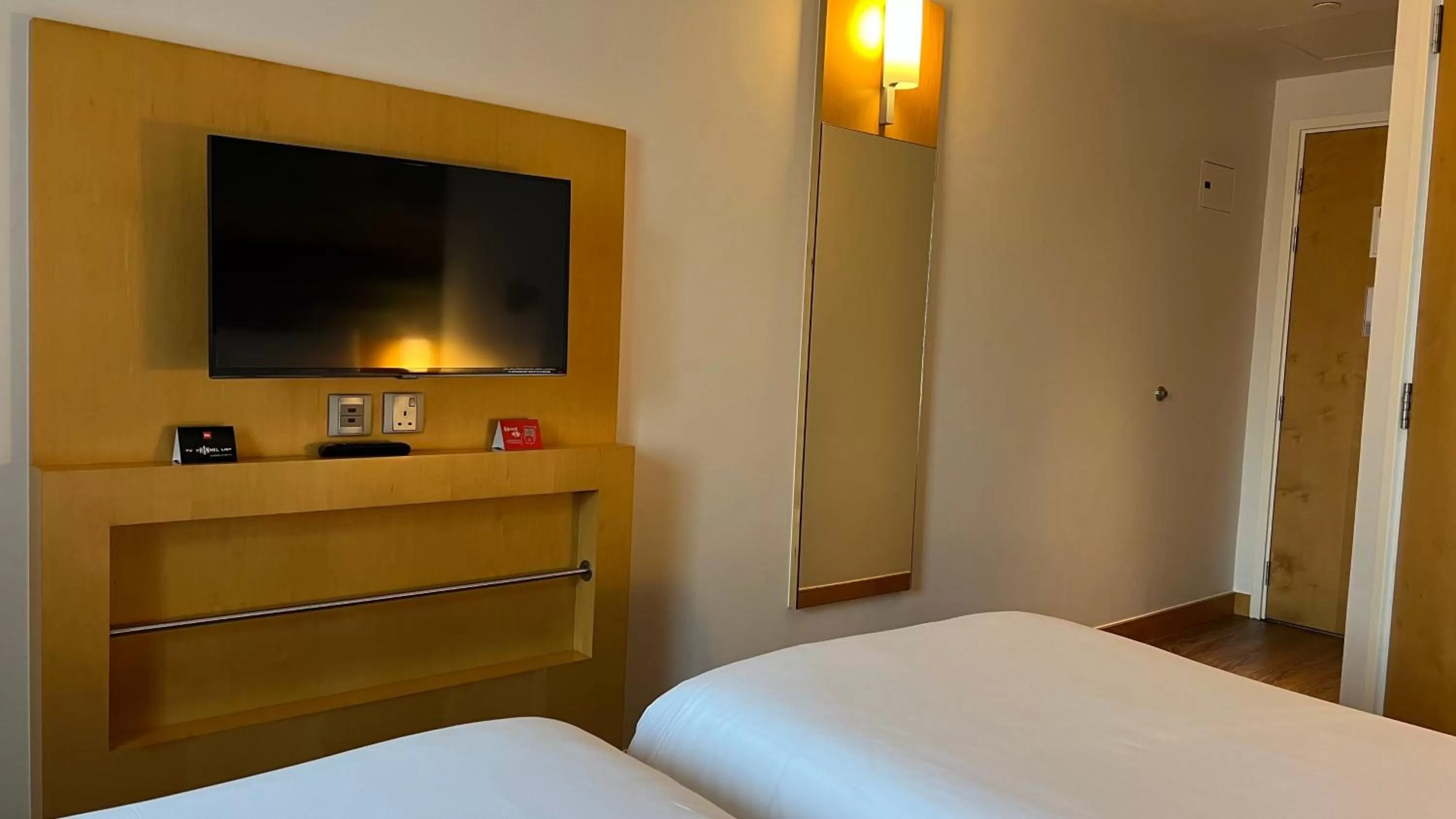 TV and multimedia, Bed in ibis Dubai One Central