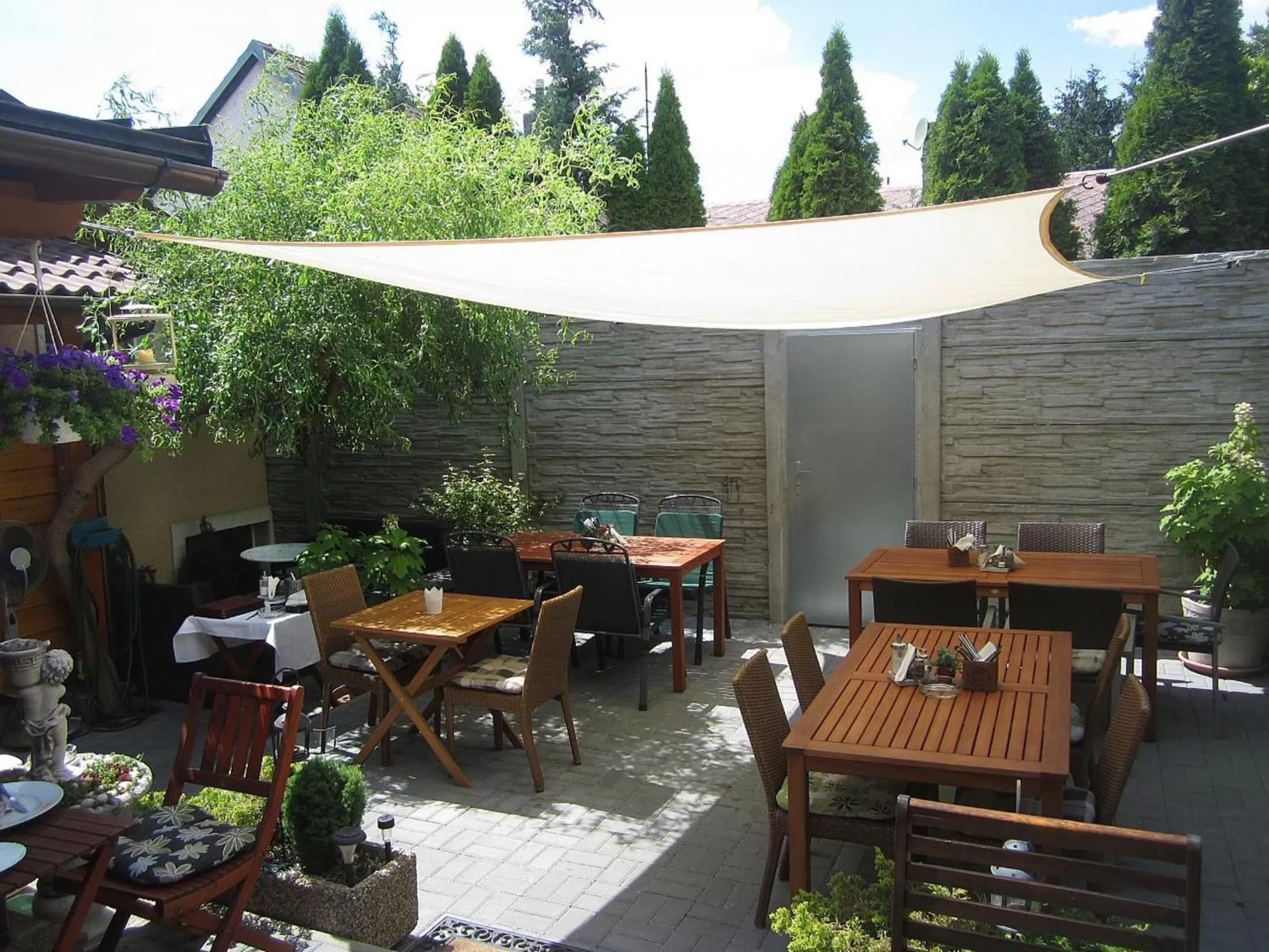 Restaurant/Places to Eat in Spa & Pool Apartment Hotel - Restaurant VILLA IVICA