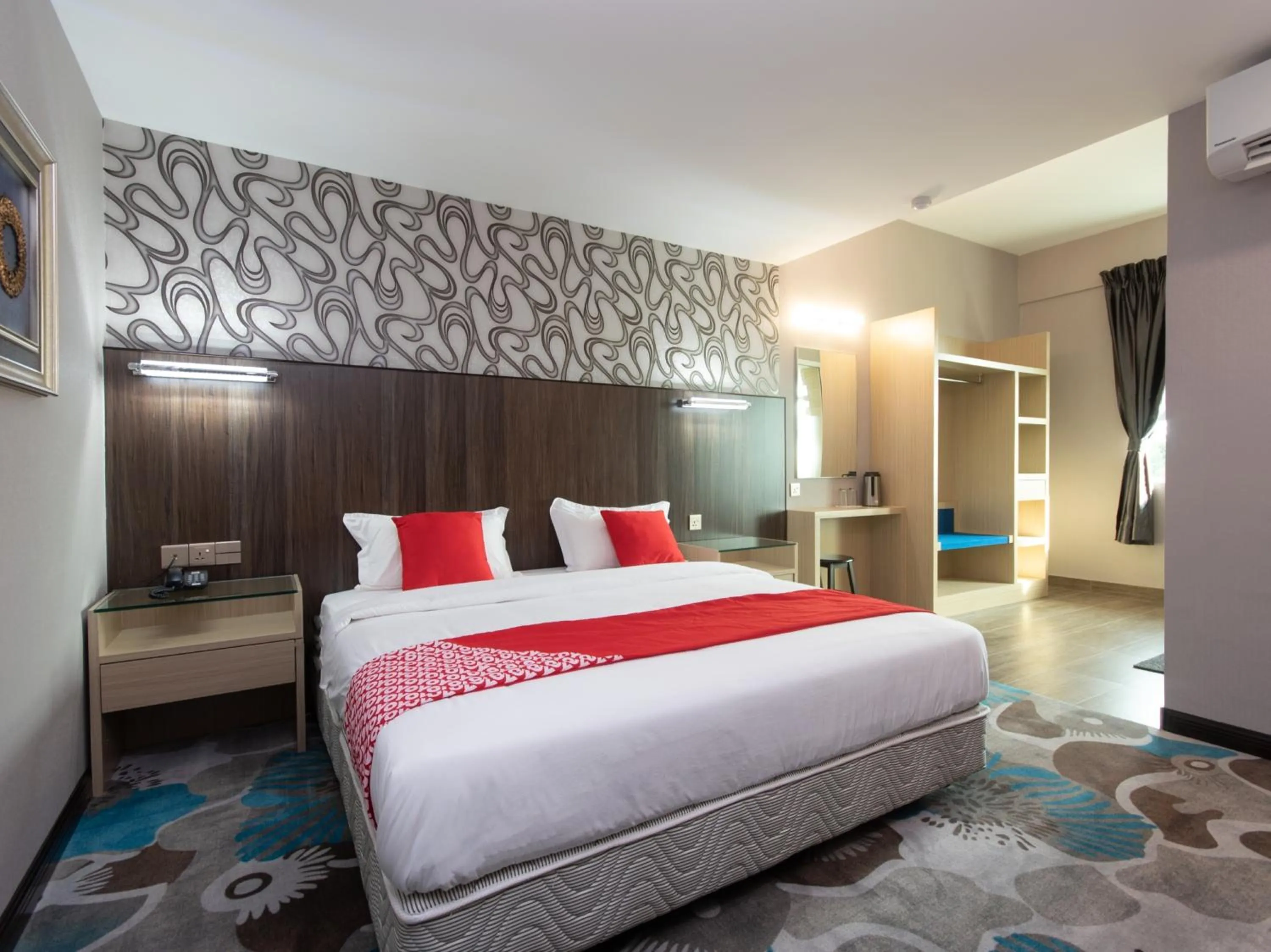 Bedroom, Bed in OYO 89375 Regent Hotel