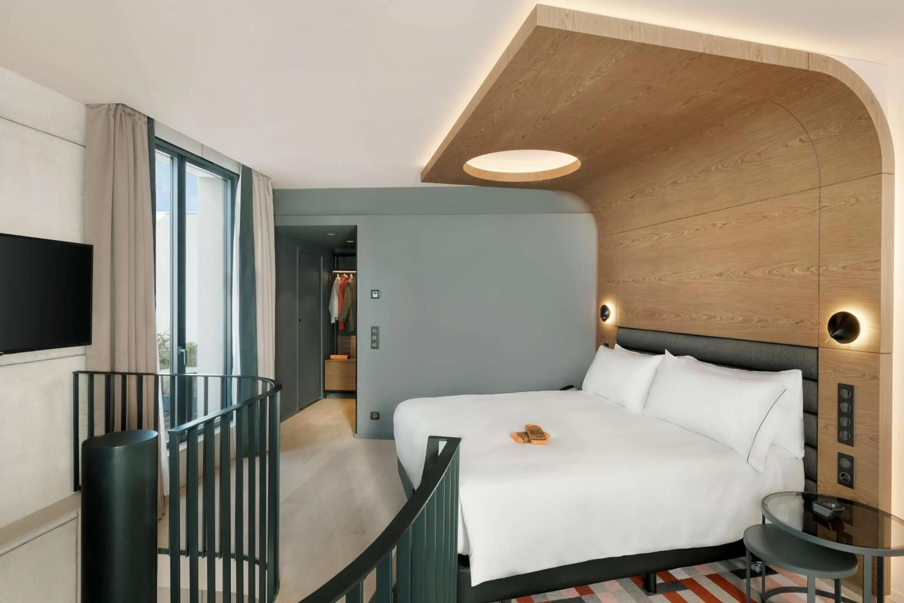 Bed in Canopy By Hilton Paris Eiffel Tower