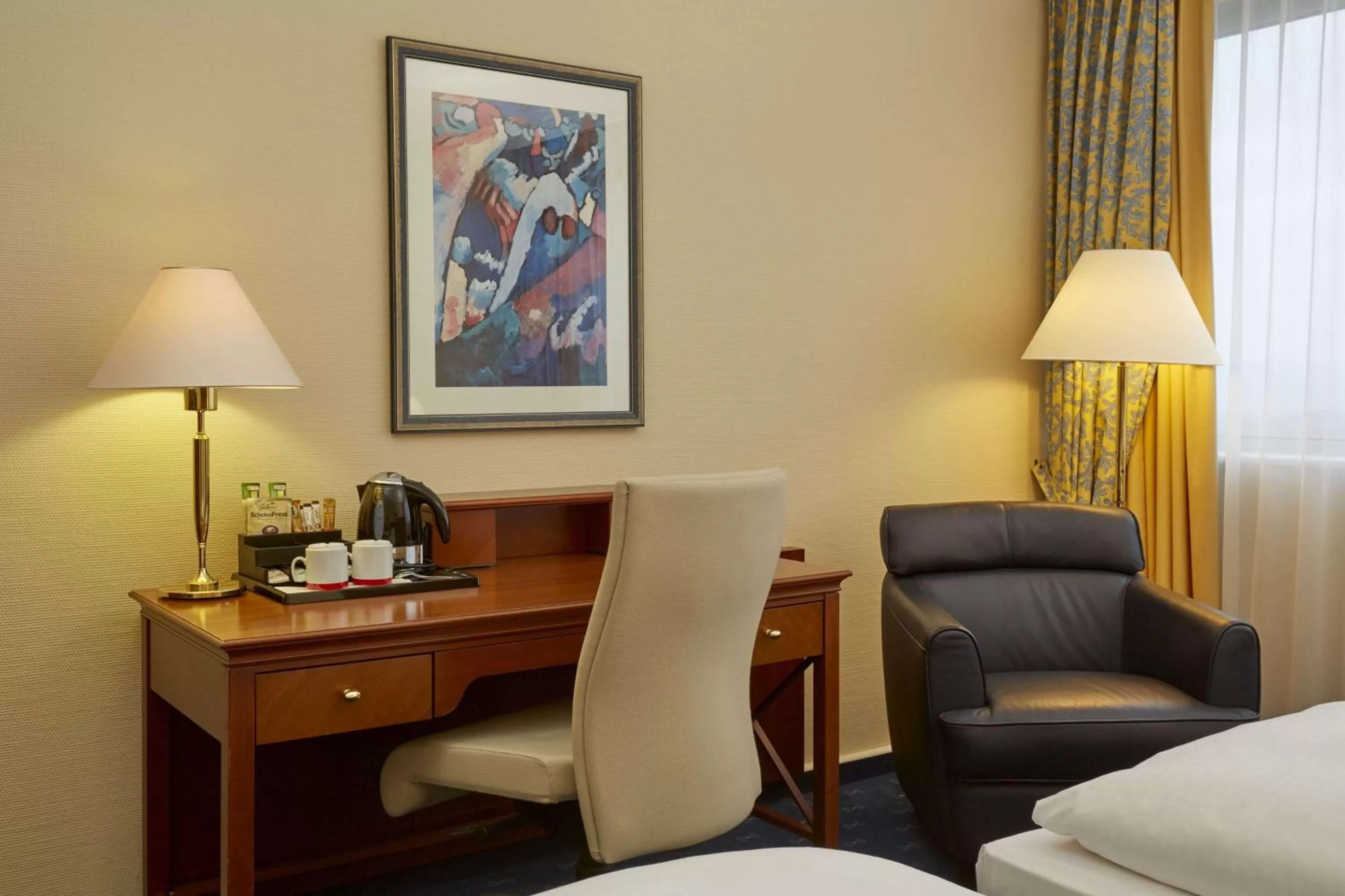 Photo of the whole room, Bed in H4 Hotel Kassel City, Trademark Collection by Wyndham