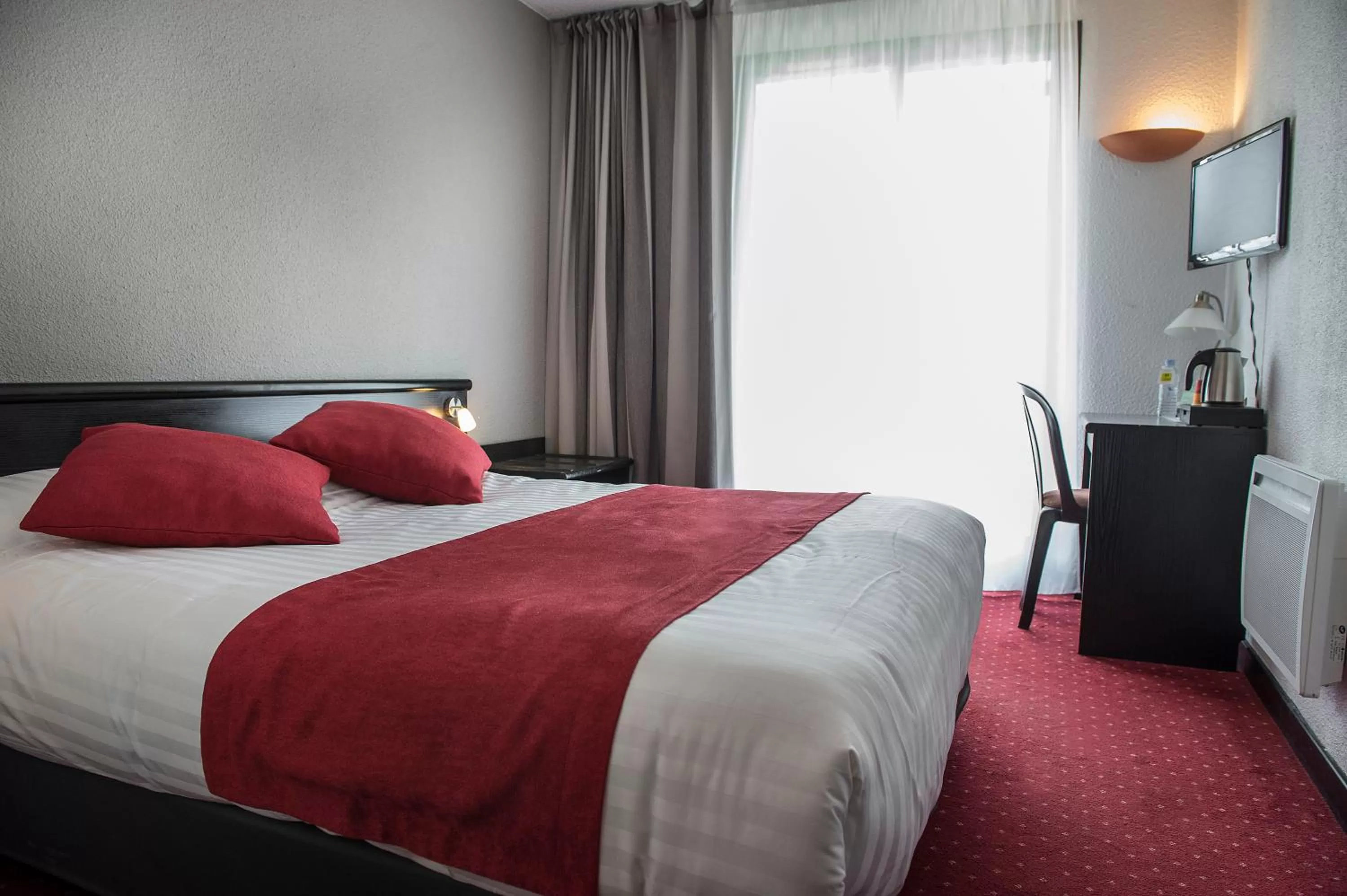 Photo of the whole room, Bed in Logis Murtel