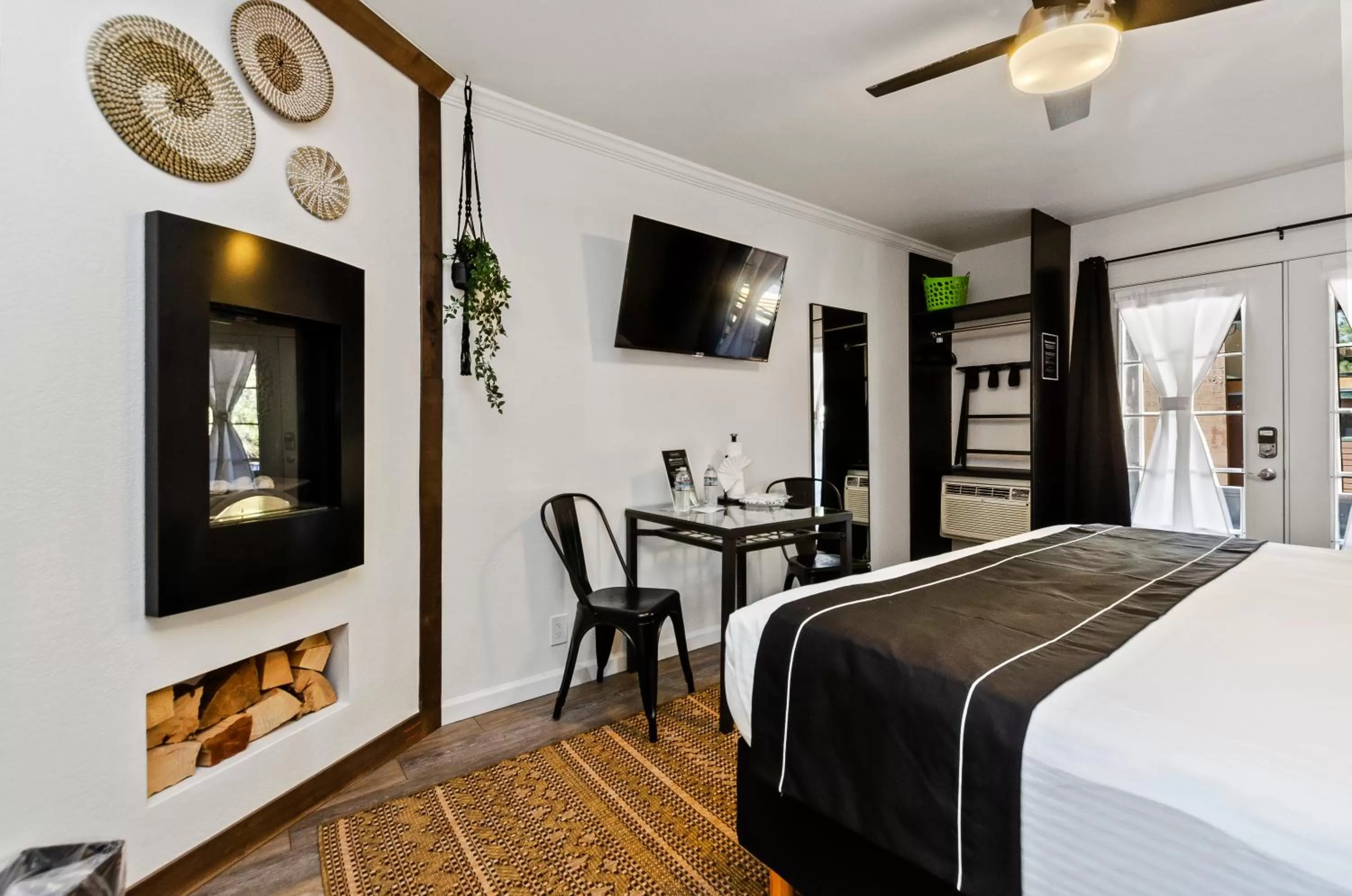 Bed in The Jeffrey Hotel