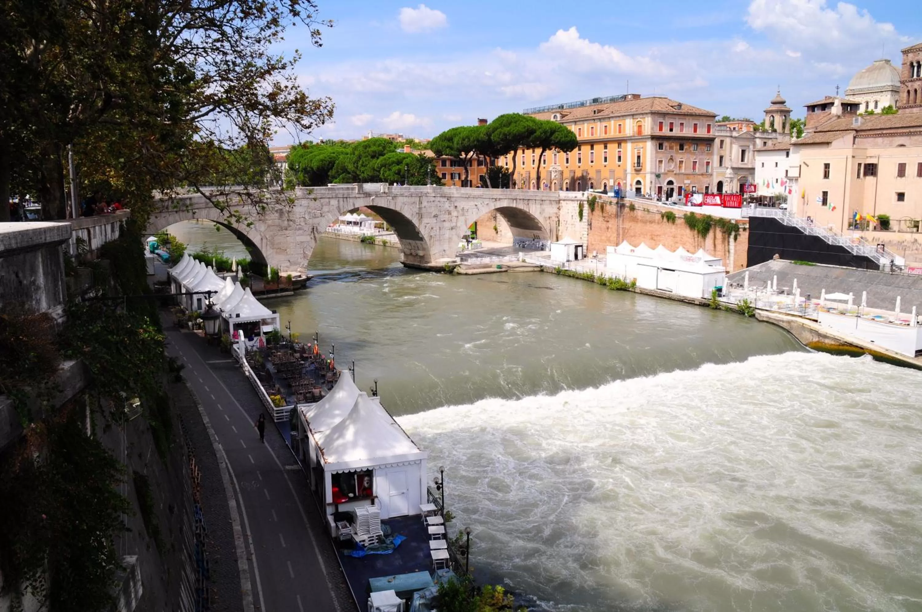 Neighbourhood in Little Rhome Suites