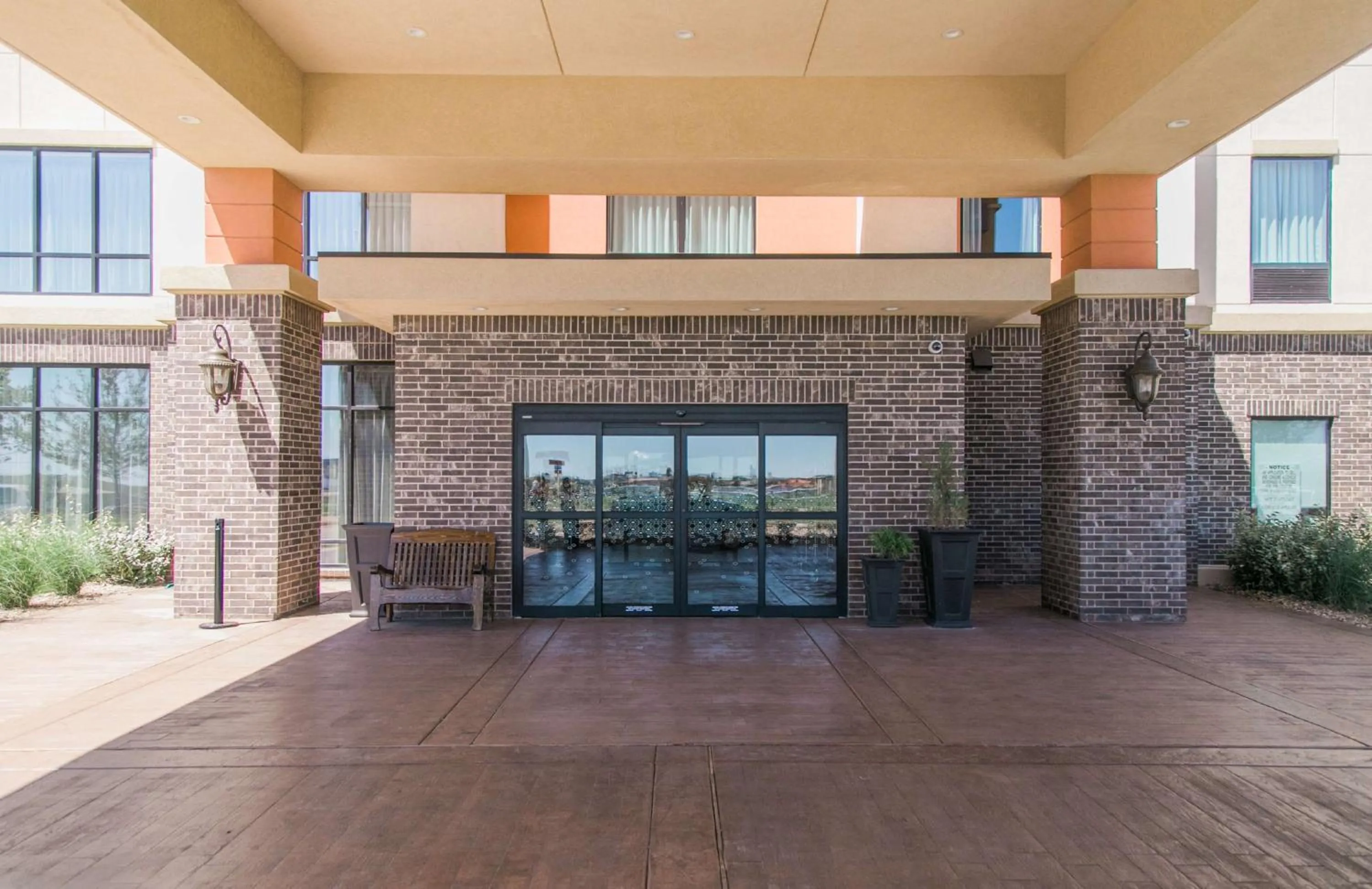Property building in Hampton Inn & Suites Amarillo East