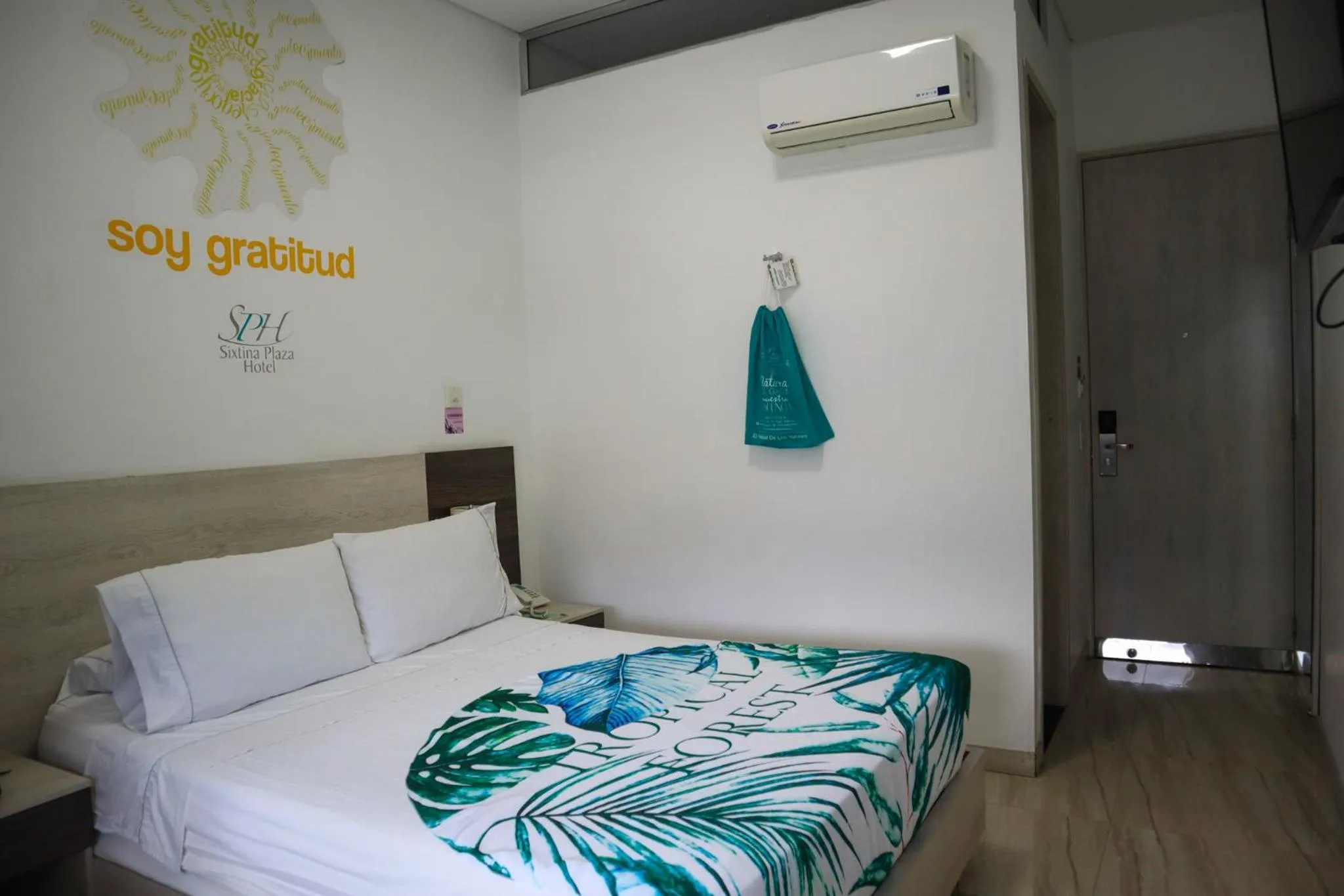 air conditioner, Bed in Hotel Sixtina Plaza Medellin