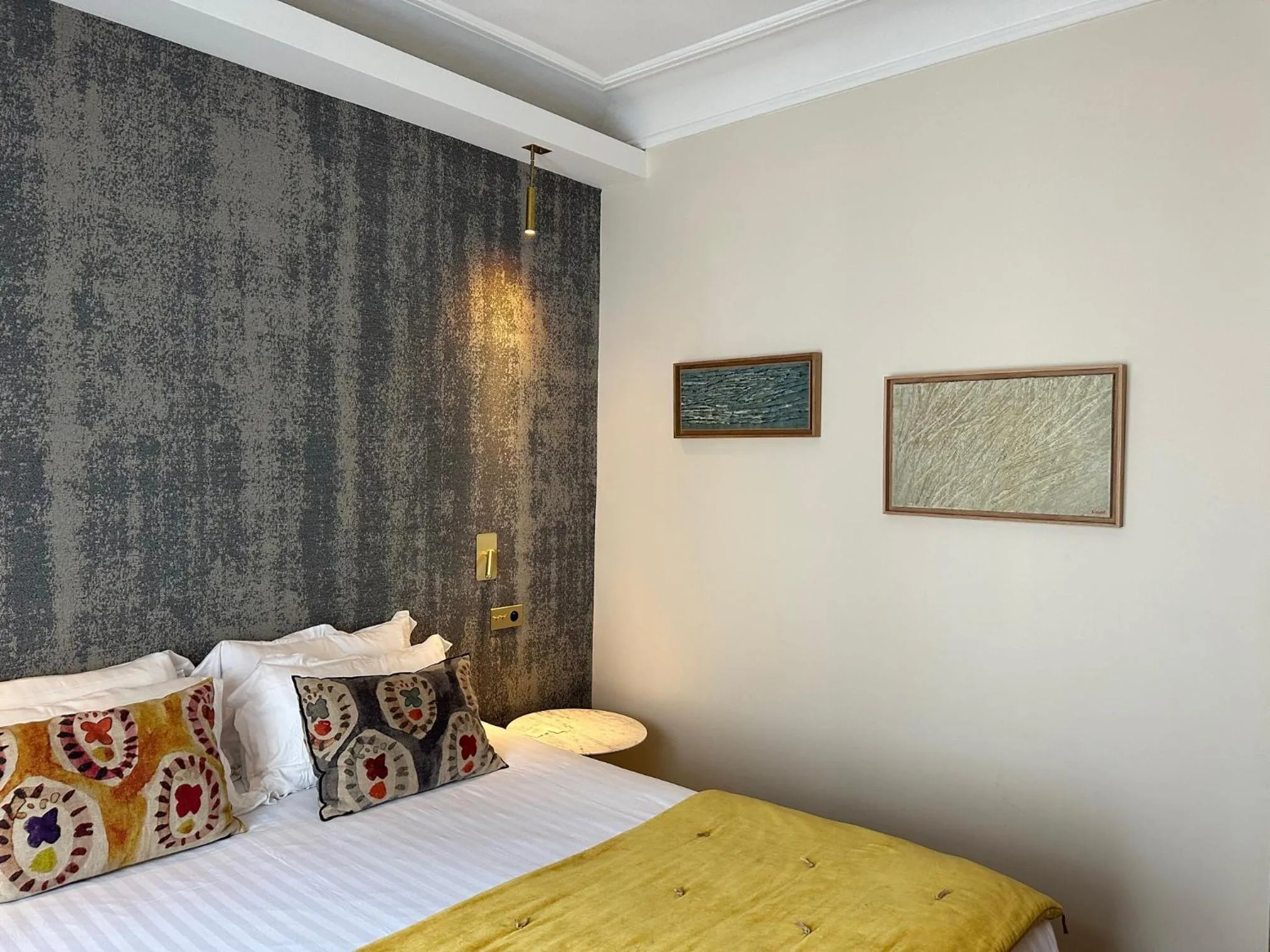 Photo of the whole room, Bed in Beausejour Ranelagh