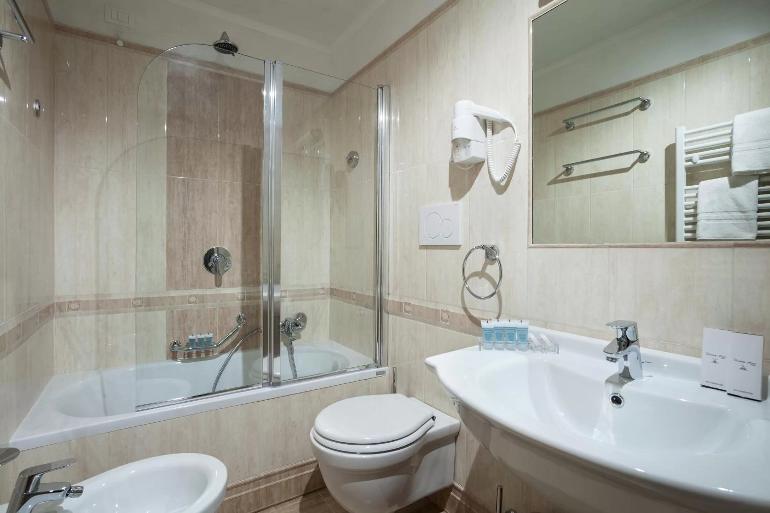 Bathroom in Hotel Kennedy