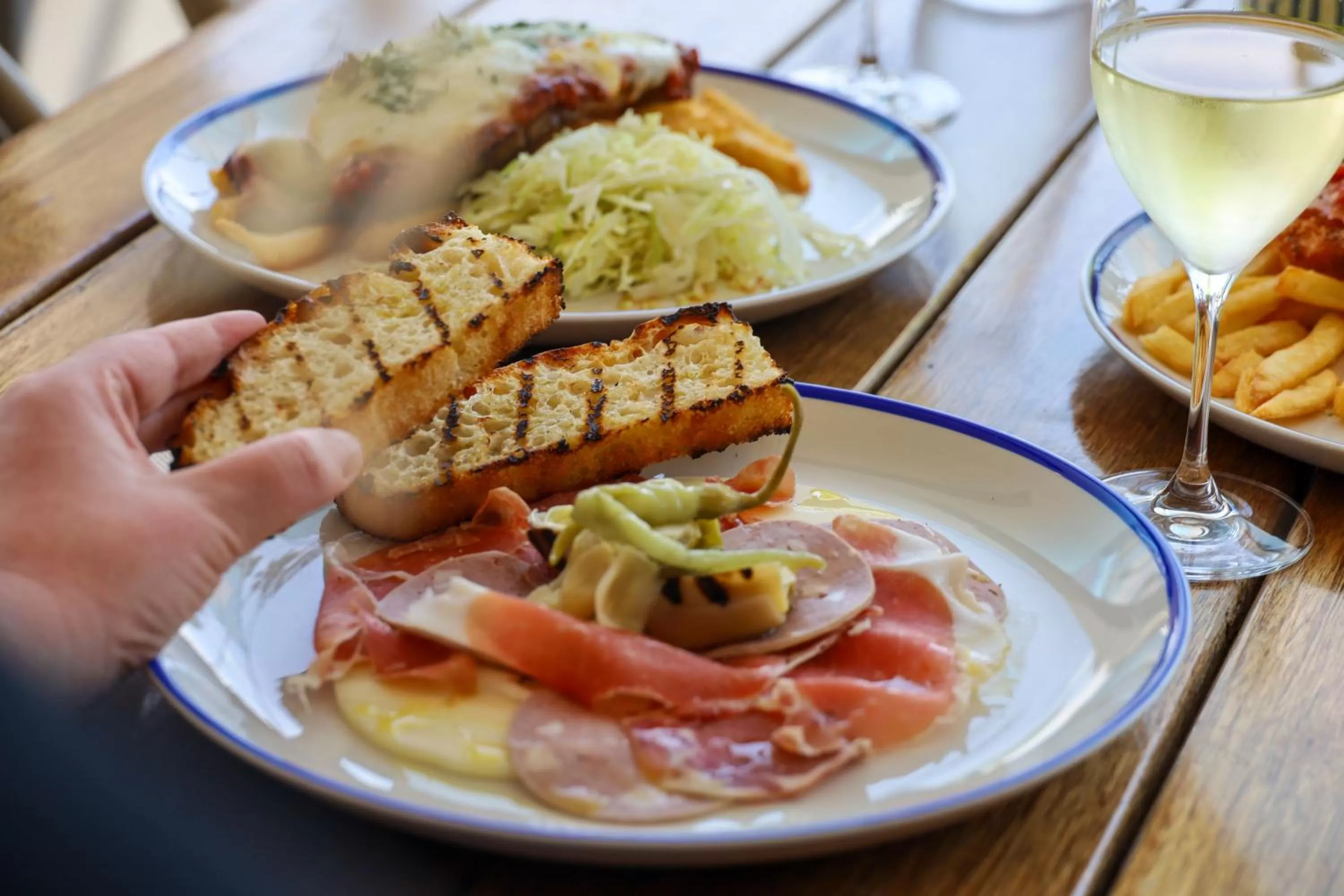 Food and drinks in Bermagui Beach Hotel