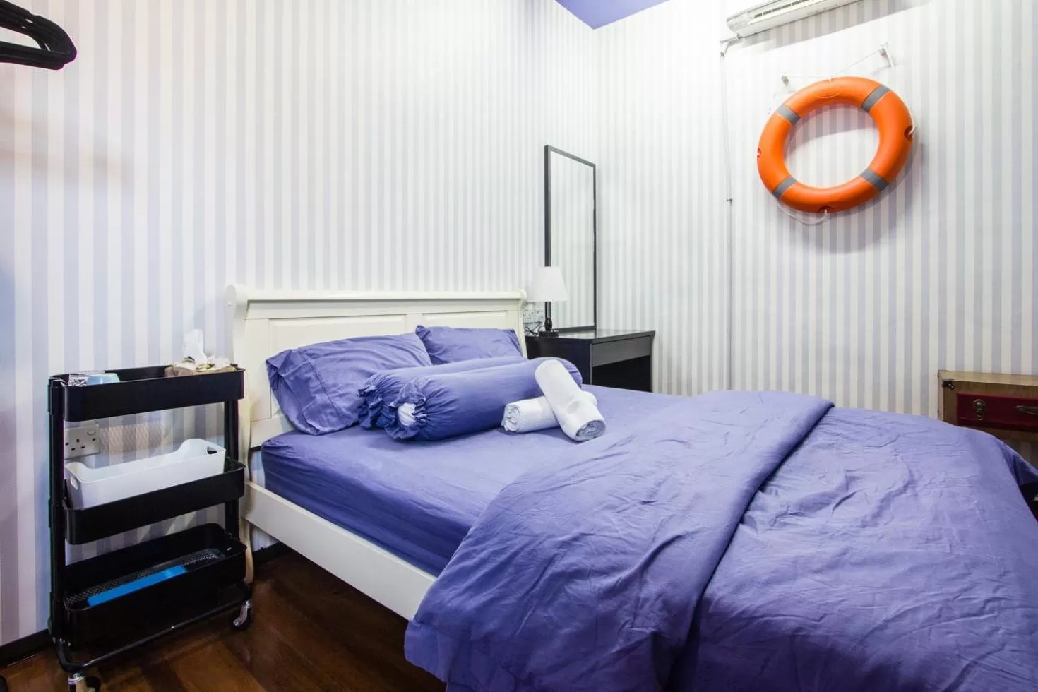 Photo of the whole room, Bed in USM Designer Dwell