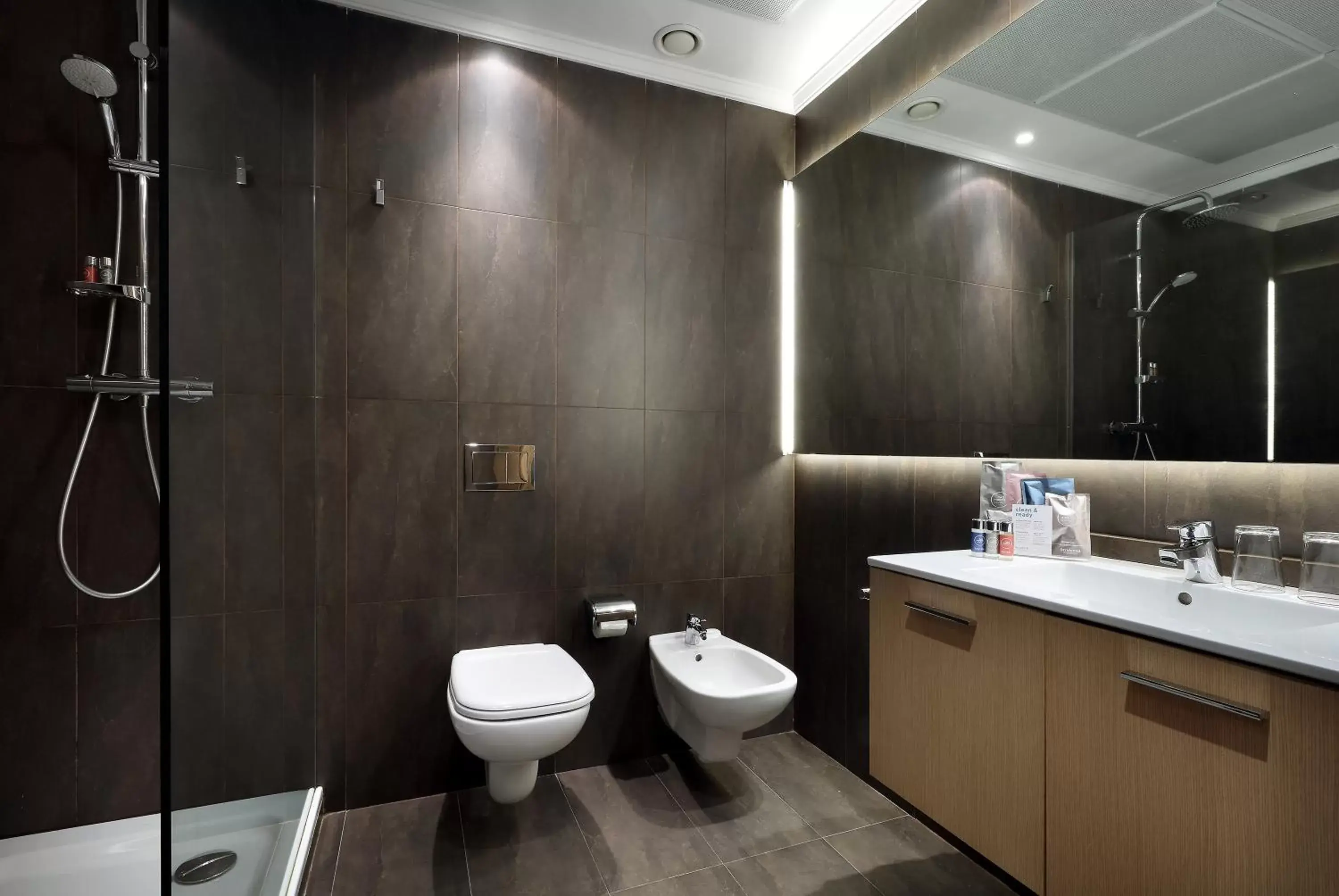 Family Room (2 Adults + 1 Child) in Occidental Bilbao Family Room (2 Adults + 1 Child) in Occidental Bilbao