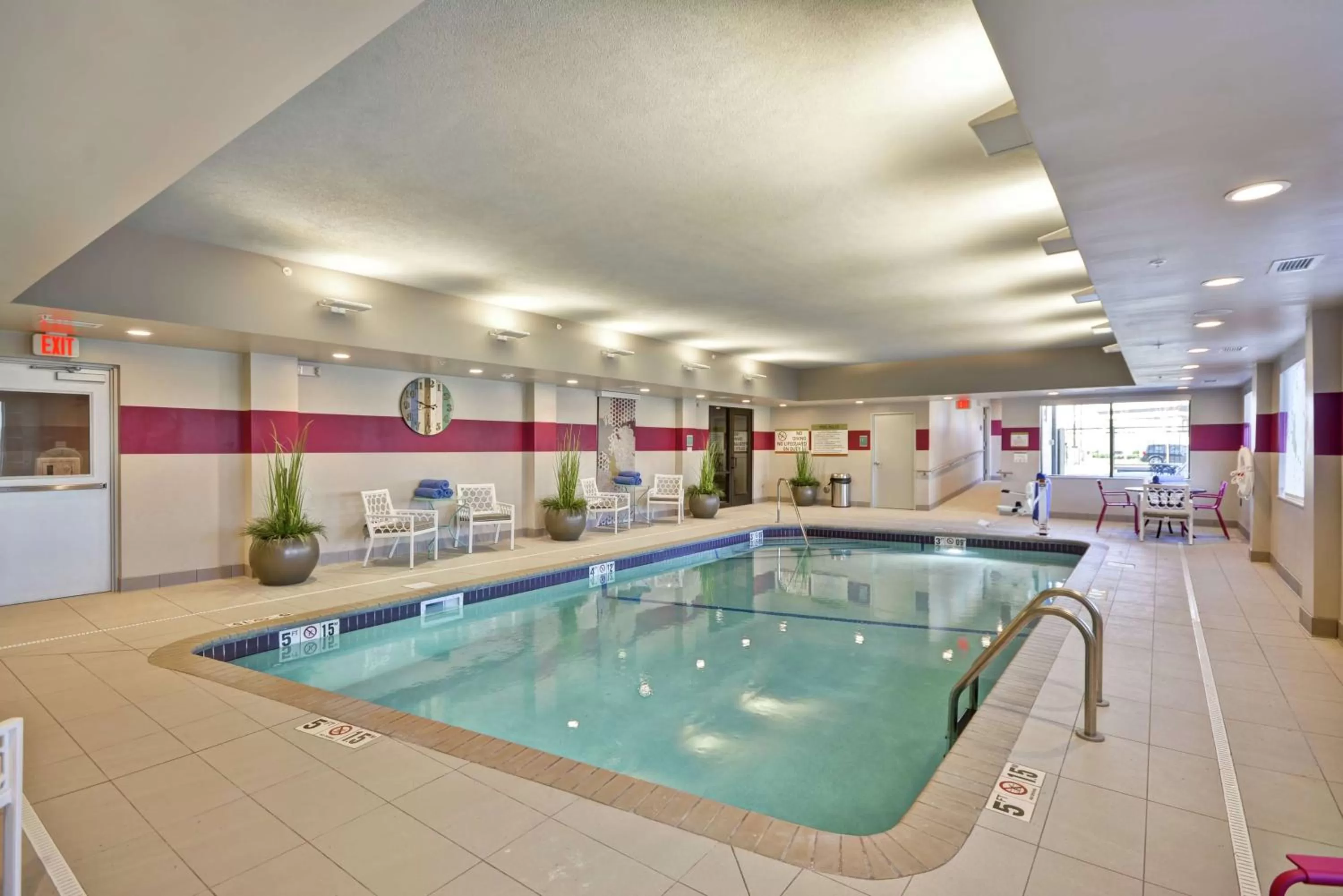 Pool view in Home2 Suites by Hilton KCI Airport