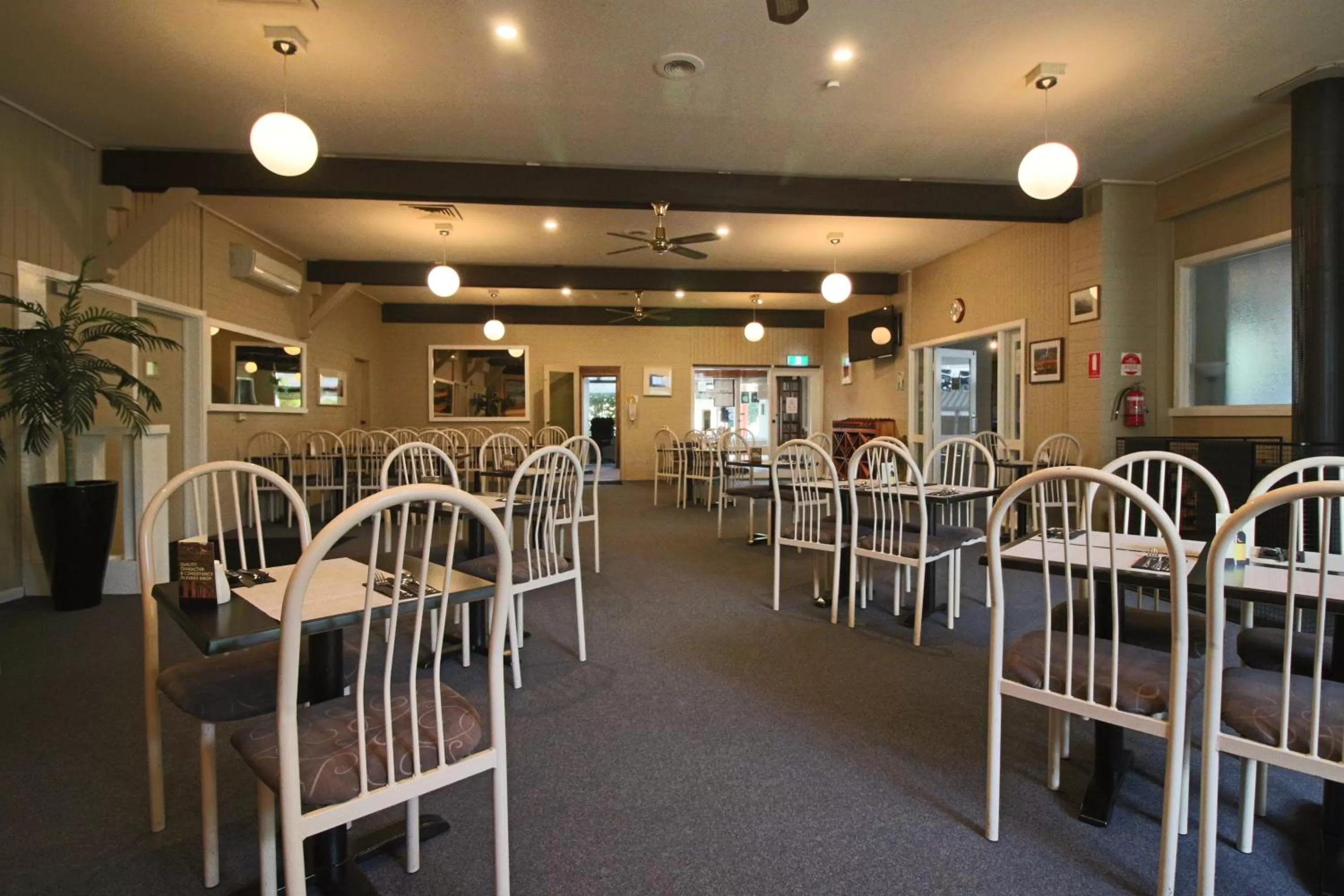 Restaurant/places to eat in West Coaster Motel