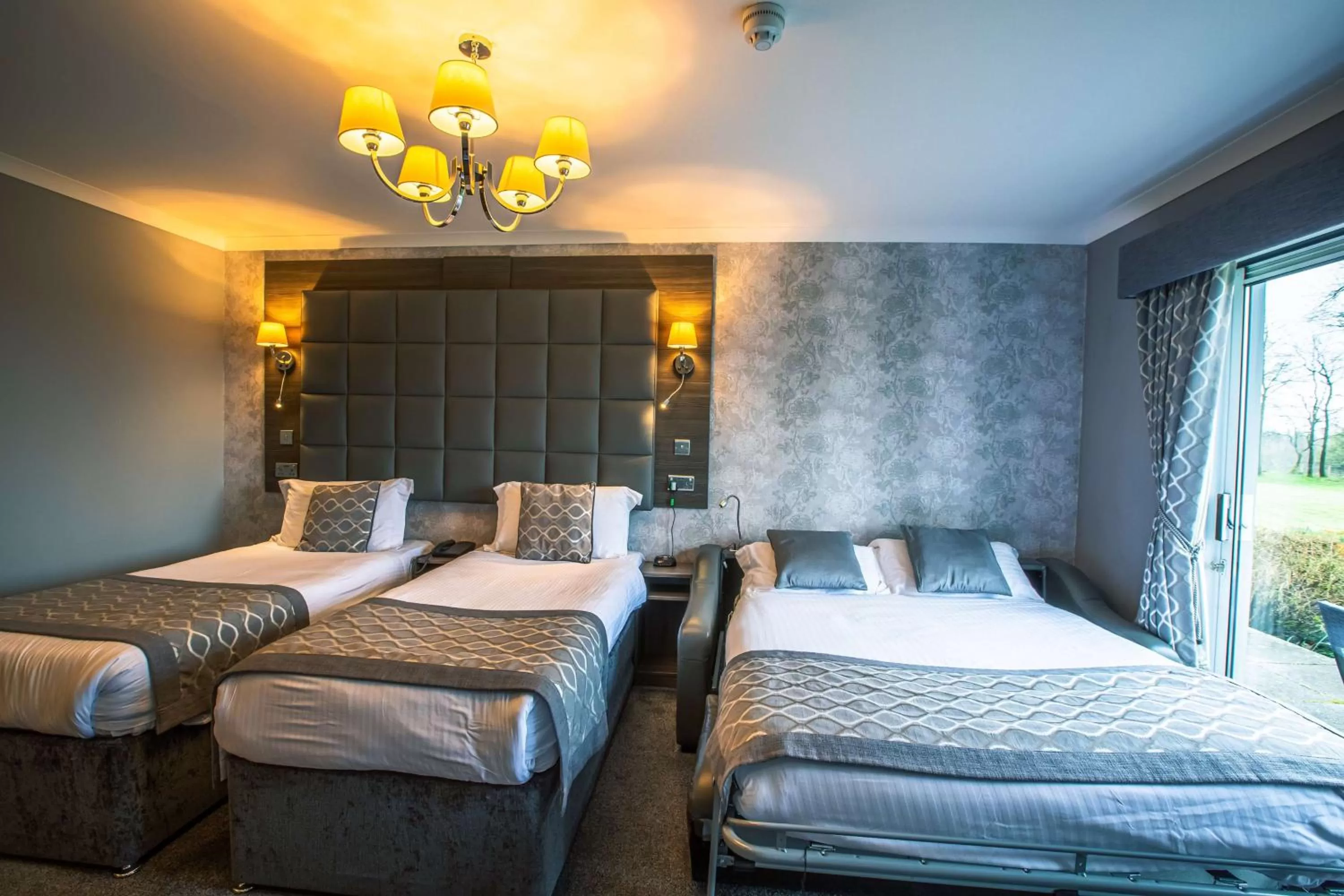 Bedroom, Bed in Dryfesdale Hotel - BW Signature Collection