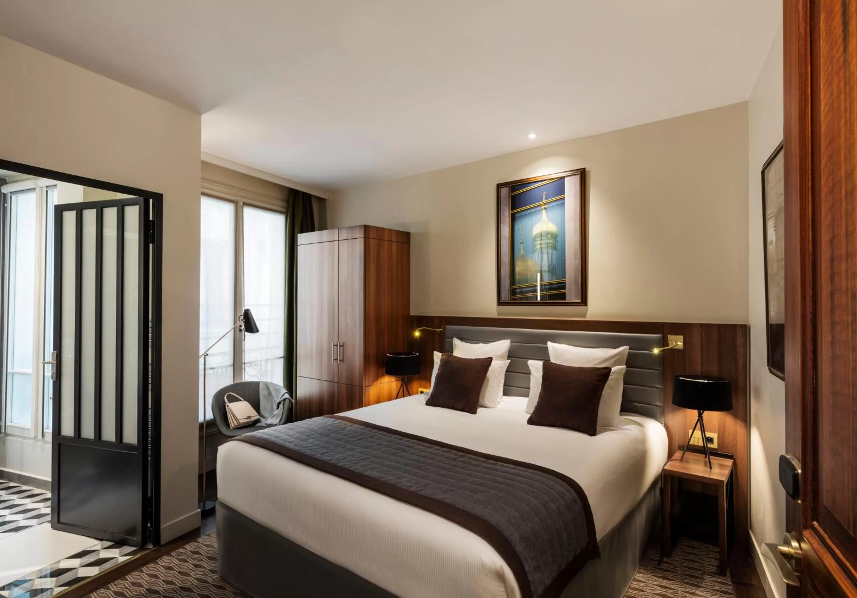 Bed in Hôtel Mayflower Opera