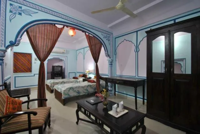 Photo of the whole room, Bed in Rawla Mrignayani Palace