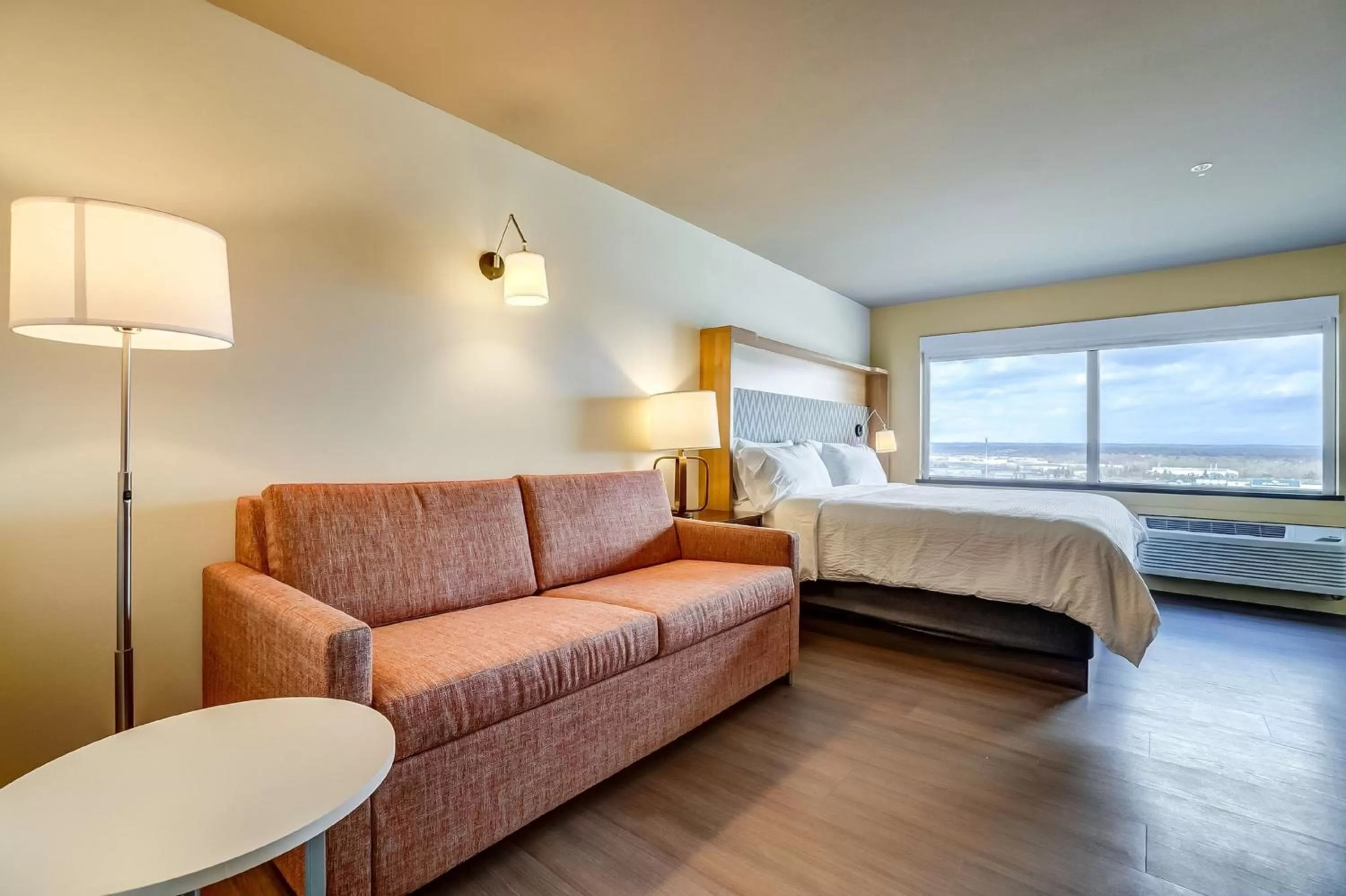 Photo of the whole room, Bed in Holiday Inn Gatineau - Ottawa by IHG