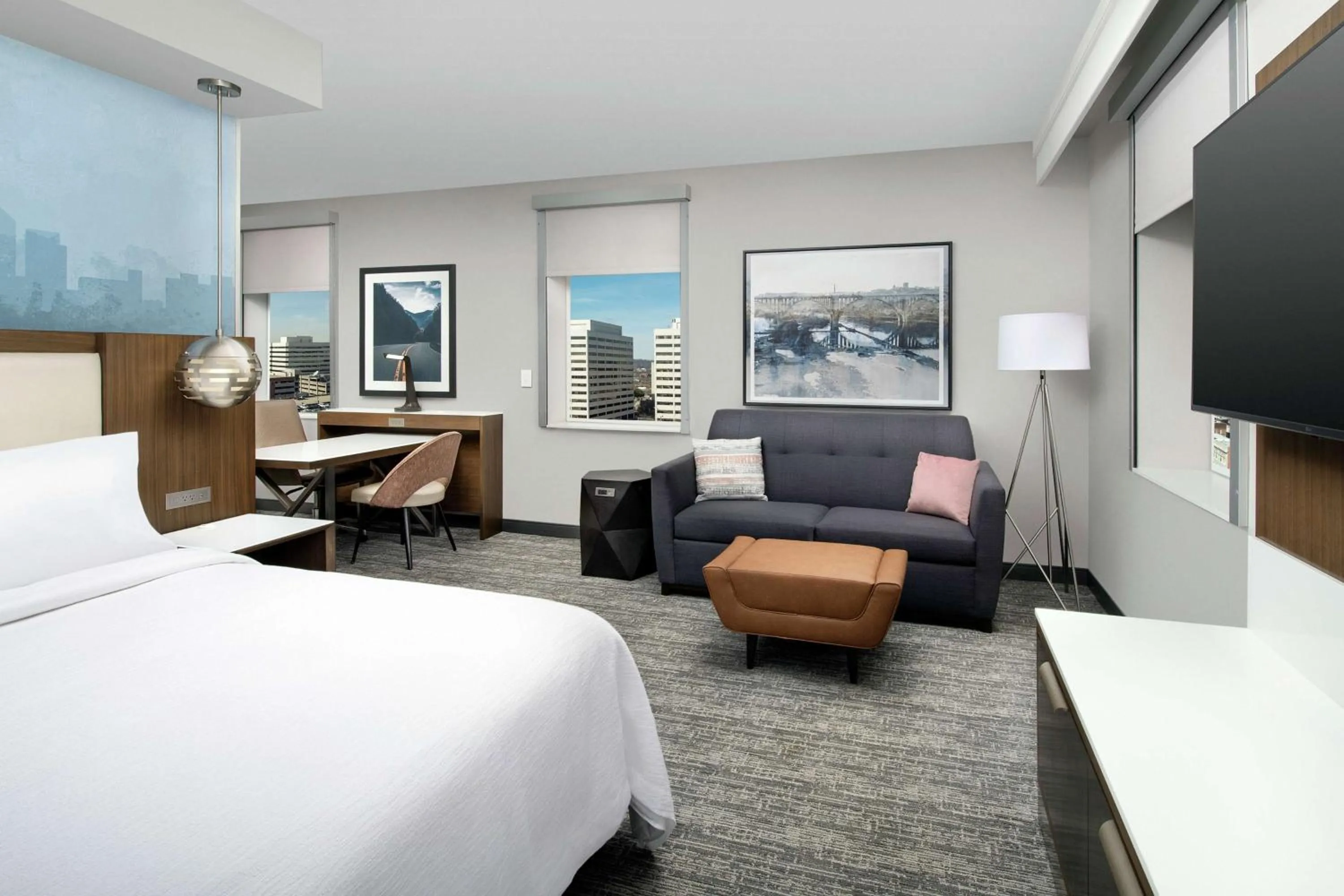 Bedroom, Bed in Embassy Suites By Hilton Knoxville Downtown