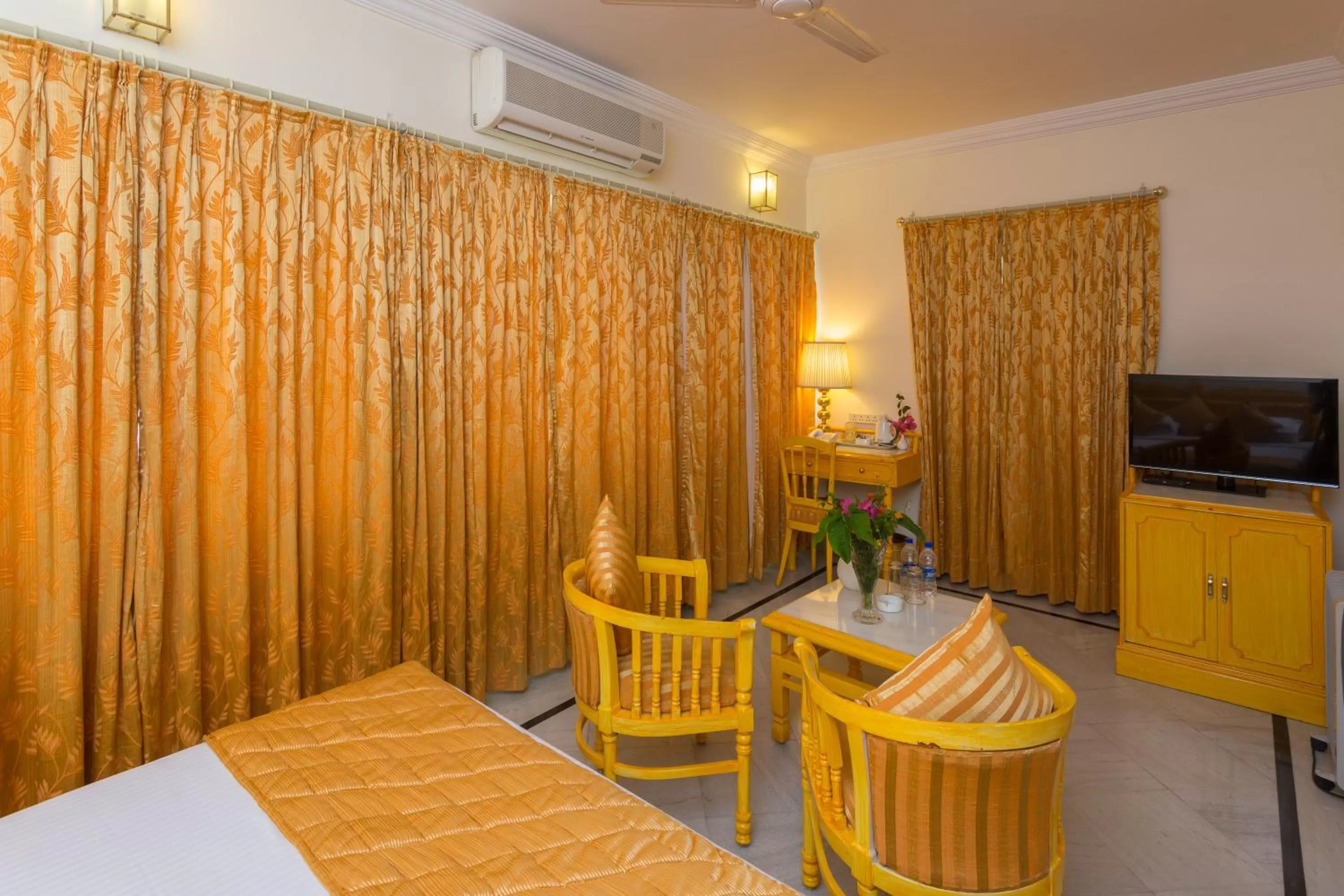 Photo of the whole room, Bed in Garden Hotel - Heritage by HRH Group of Hotels