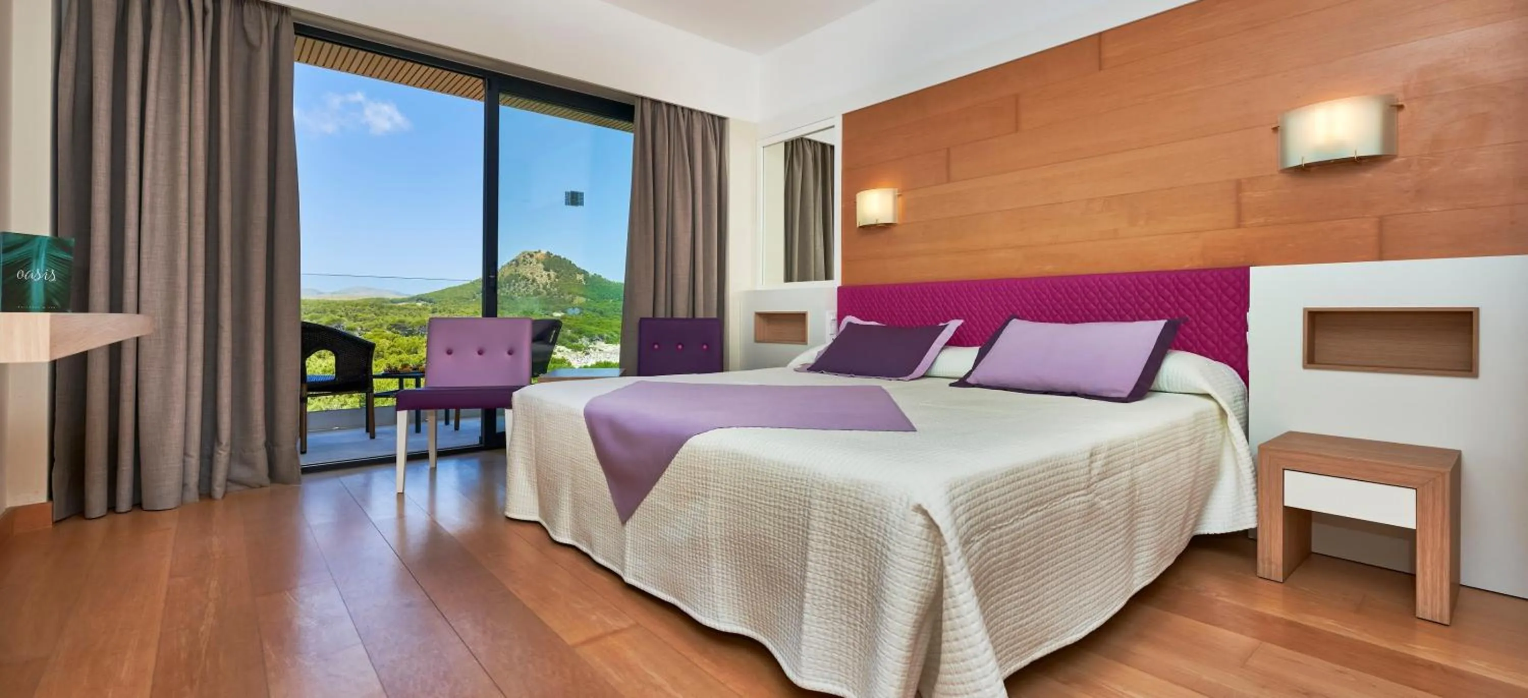 Photo of the whole room, Bed in Hotel & Spa S'Entrador Playa