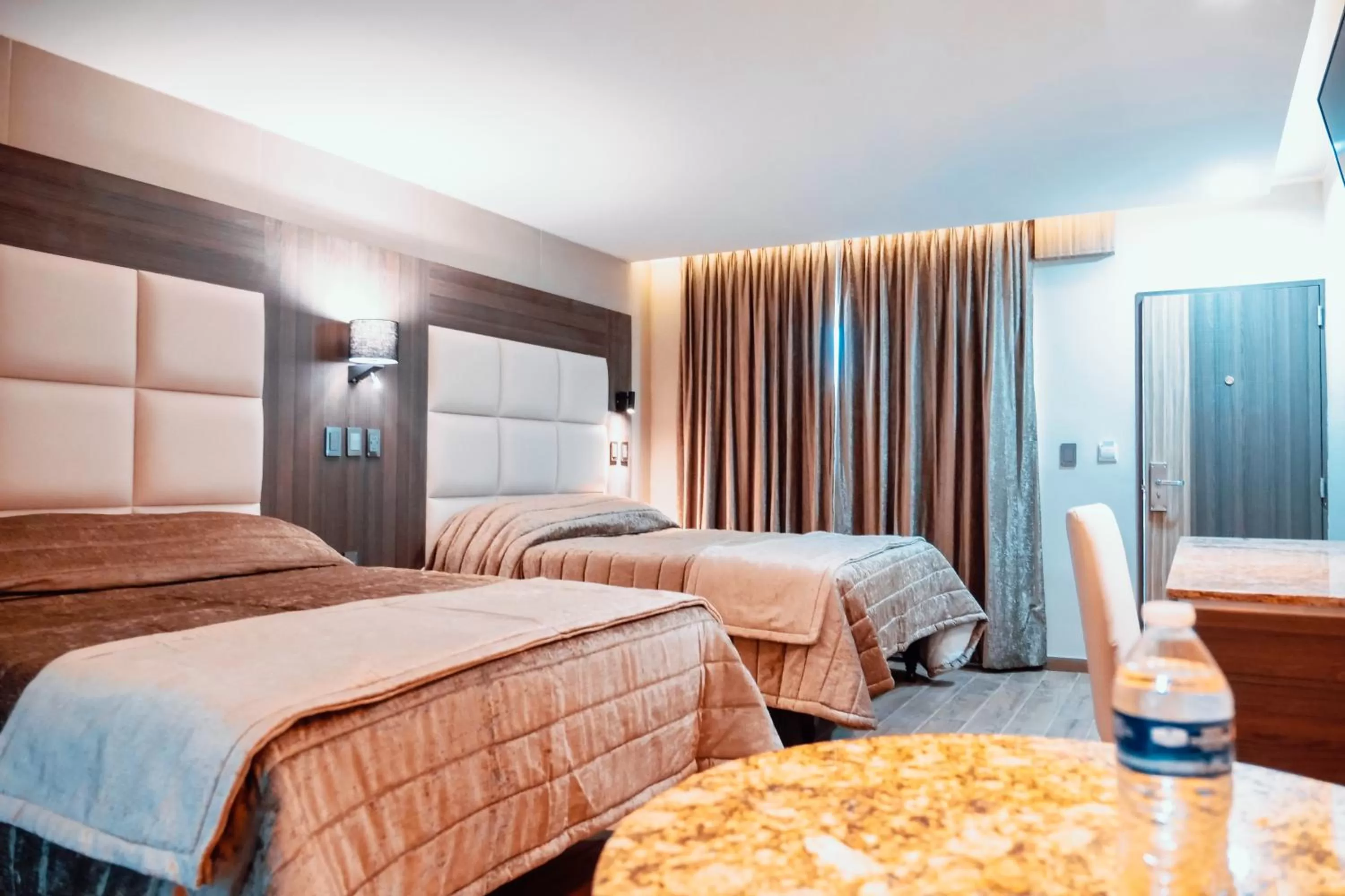 Photo of the whole room, Bed in KAVIA MEOQUI HOTEL & SUITES