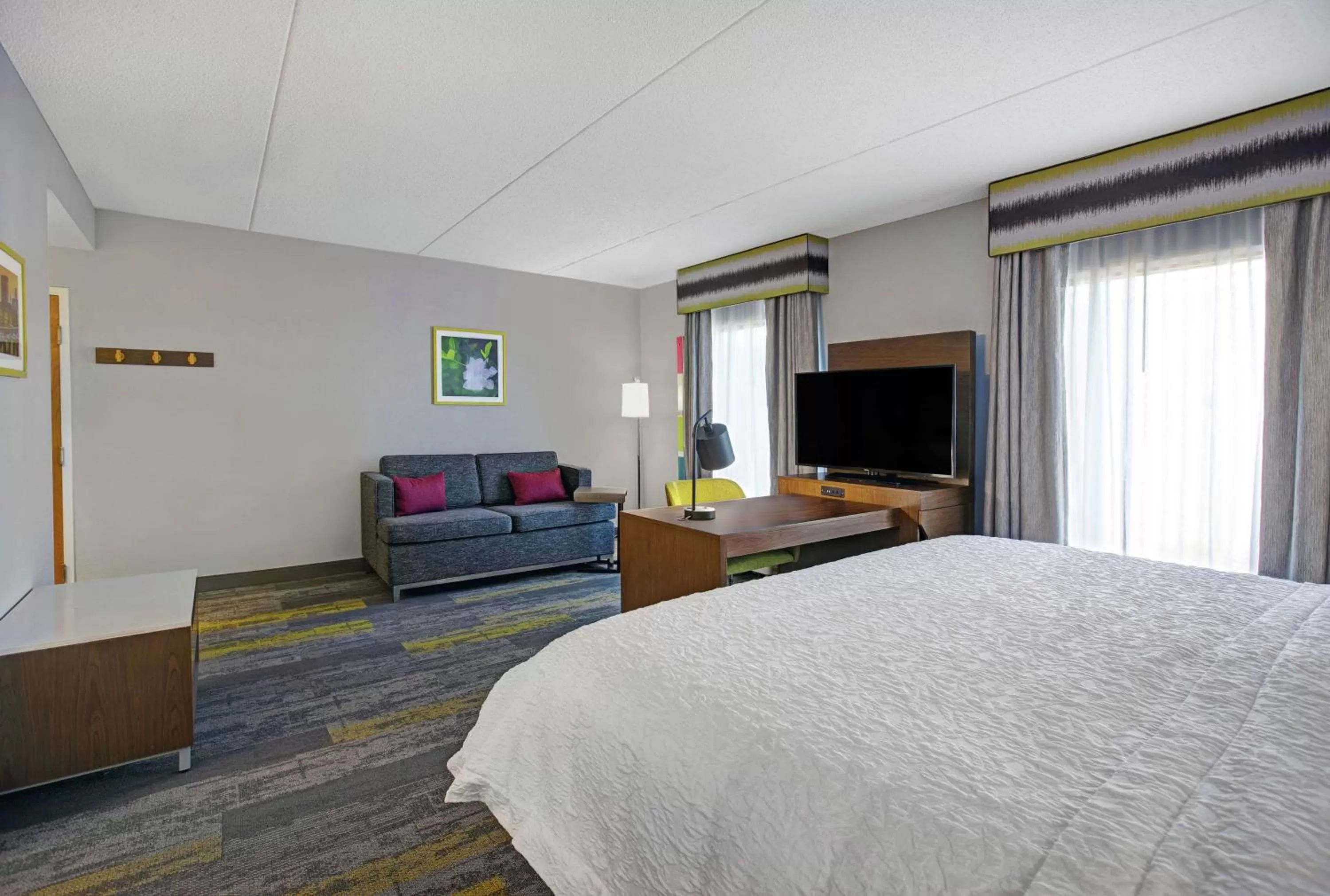 Bedroom, Bed in Hampton Inn & Suites Augusta West