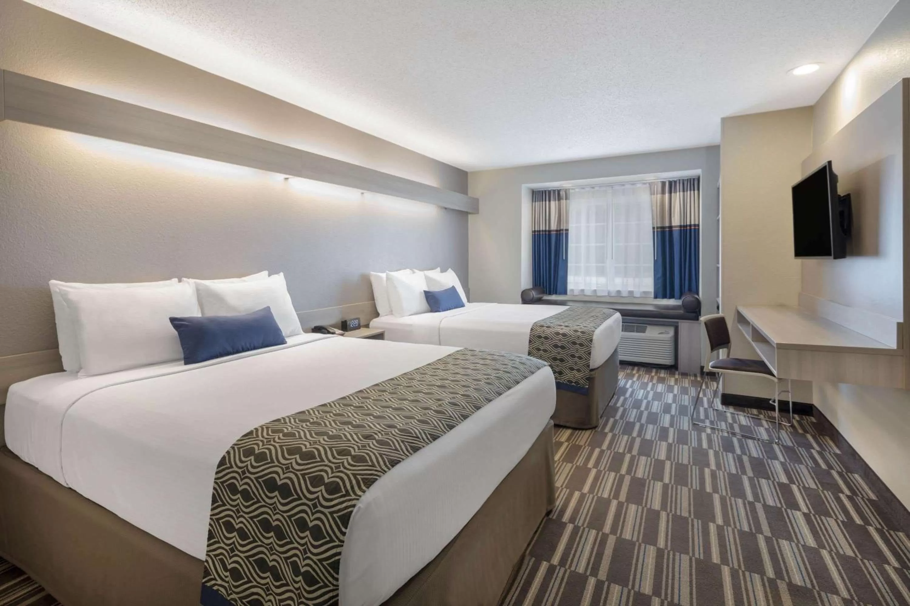 Photo of the whole room, Bed in Microtel Inn & Suites by Wyndham Atlanta Buckhead Area