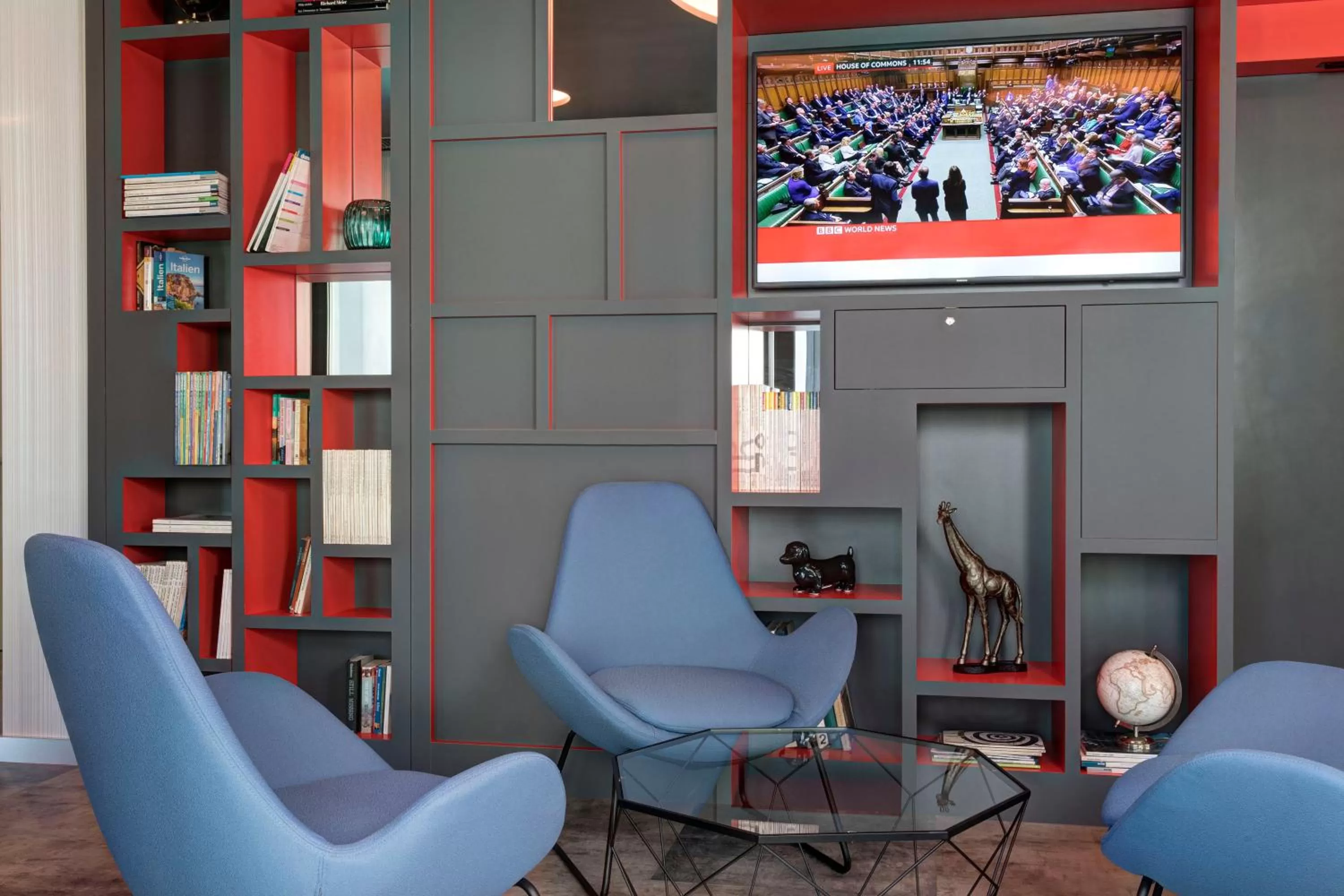 Communal lounge/ TV room in iQ Hotel Milano