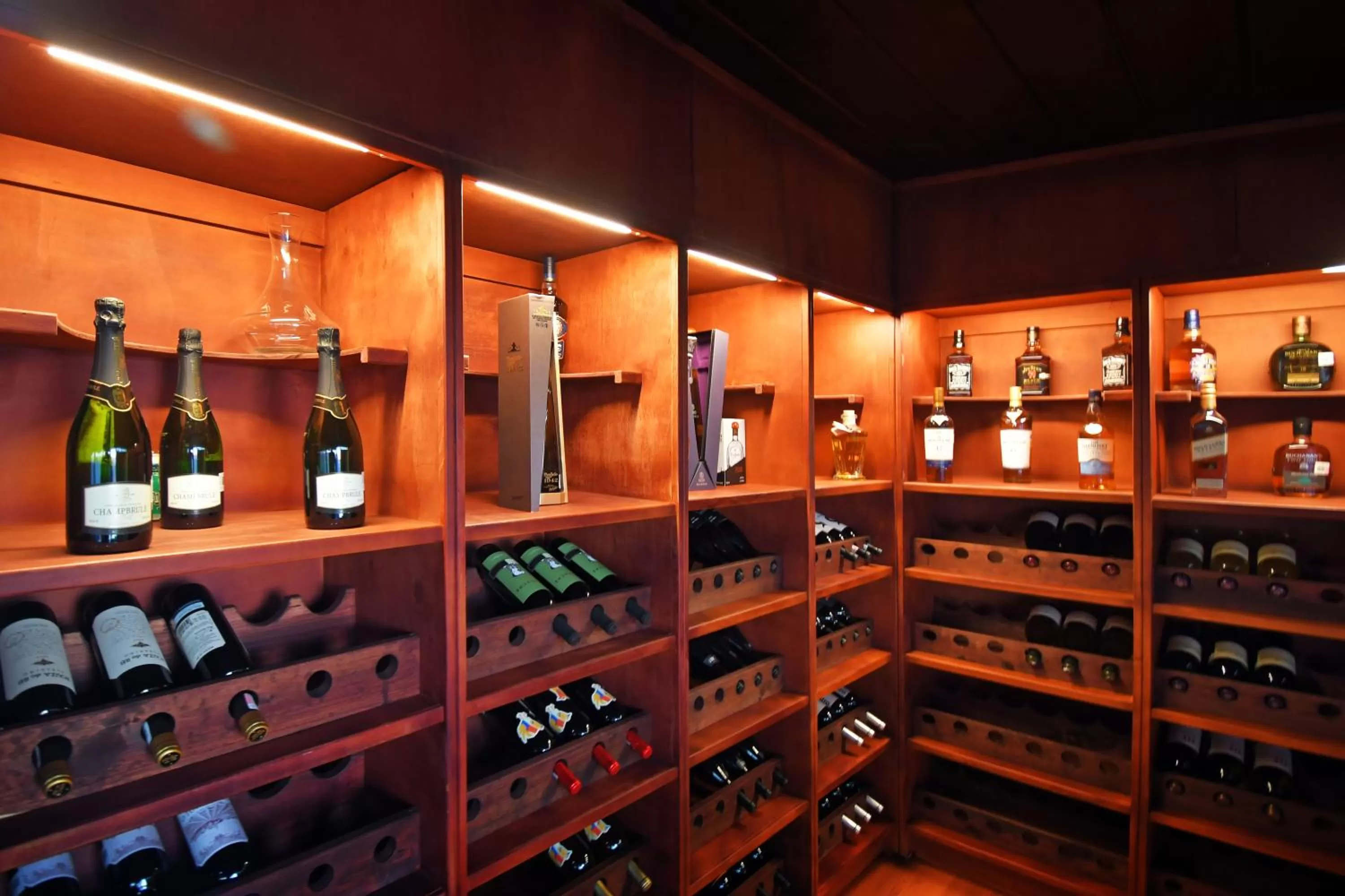 Restaurant/places to eat in The Westmarine Waterfront Hotel