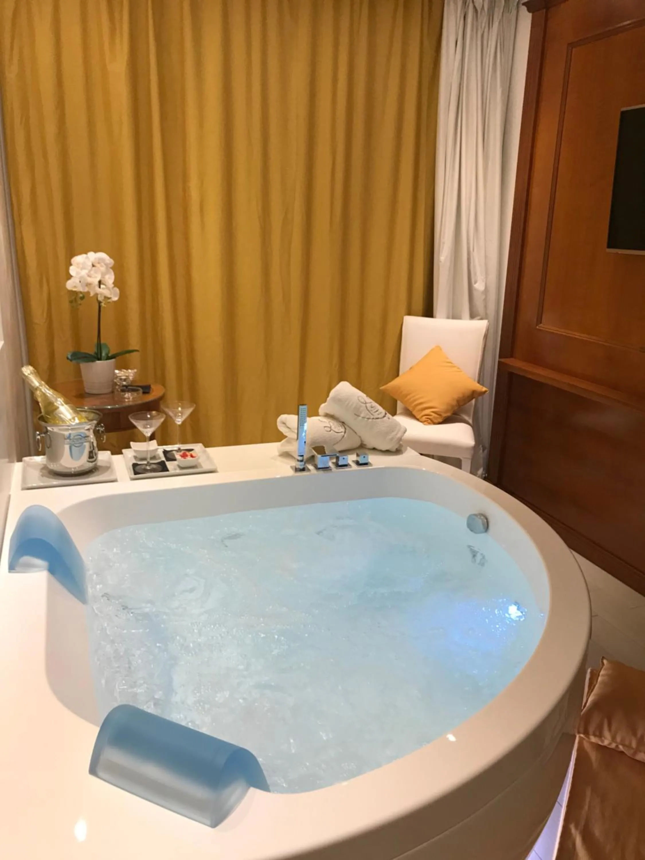 Bath in Ludwig Boutique Hotel & Spa