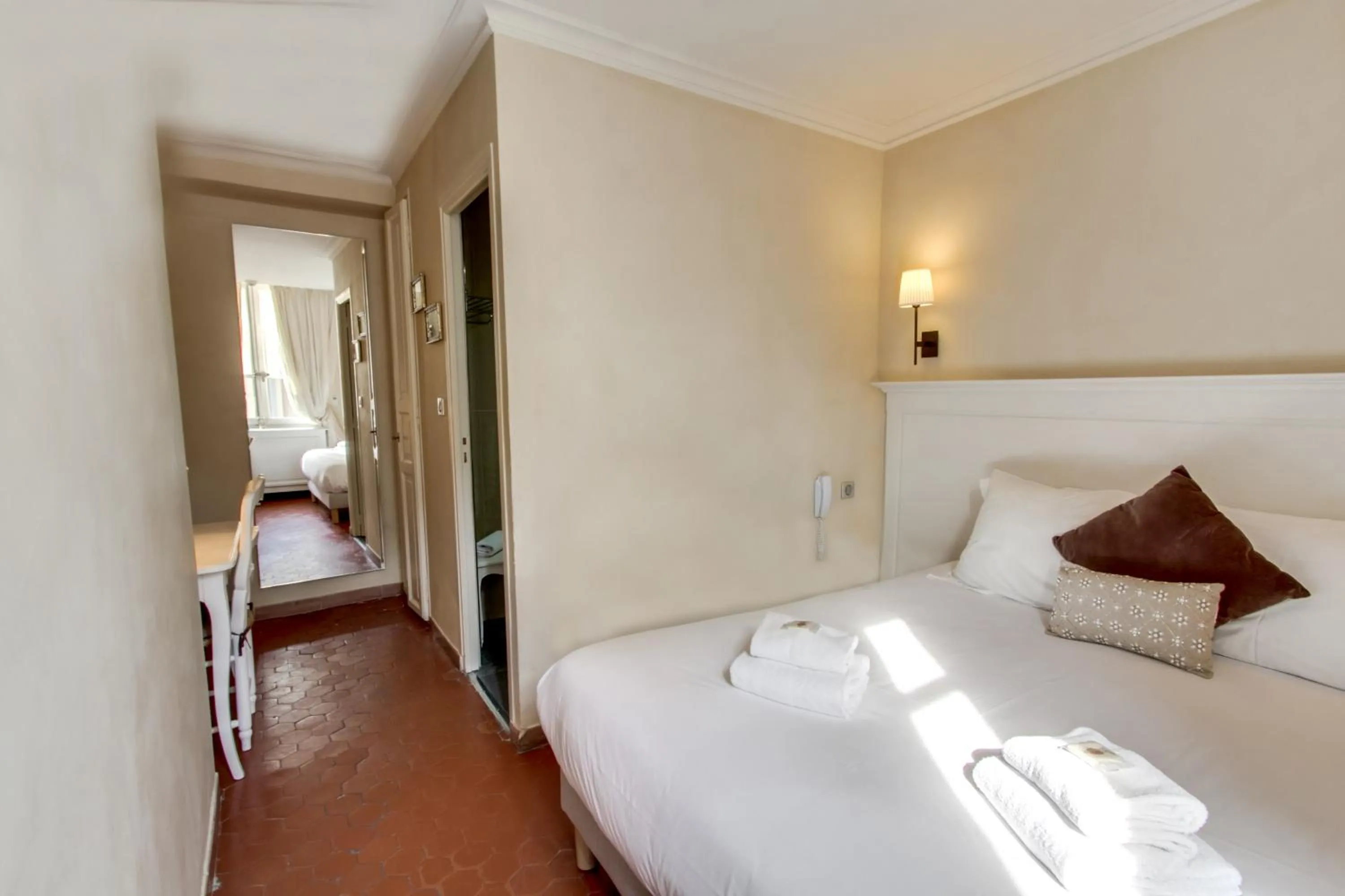 Bed in Les Quatre Dauphins