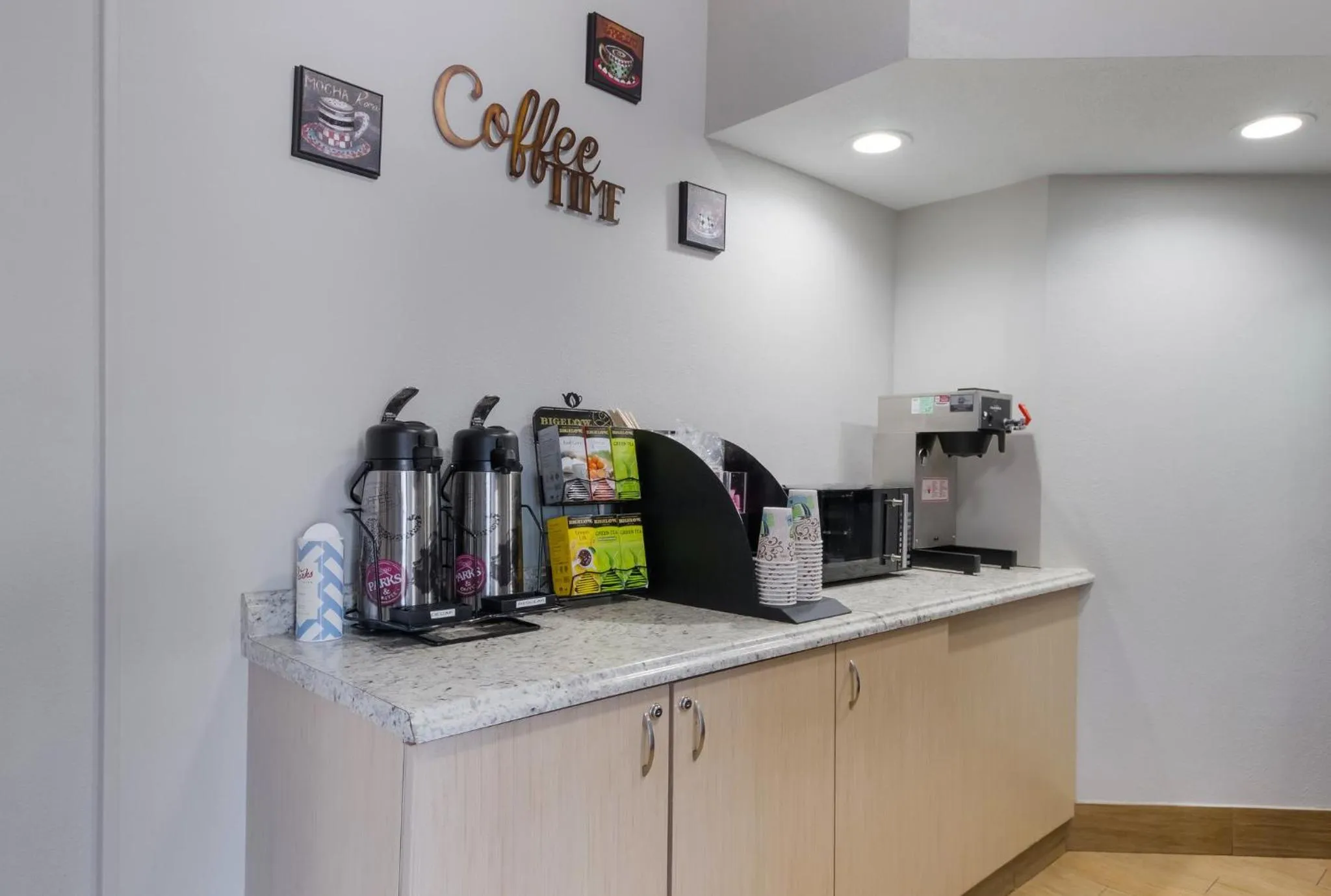 Lobby or reception in HomeTowne Studios by Red Roof San Antonio - SeaWorld Northwest