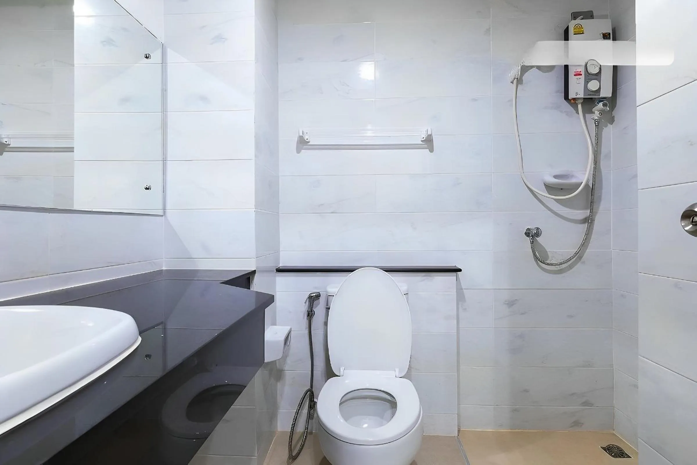 Shower in The Lodge @ Min Residence