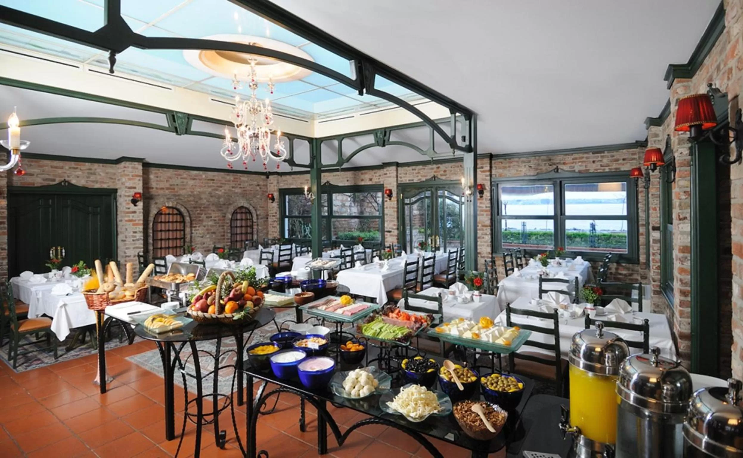 Restaurant/places to eat in Radisson Hotel Istanbul Sultanahmet