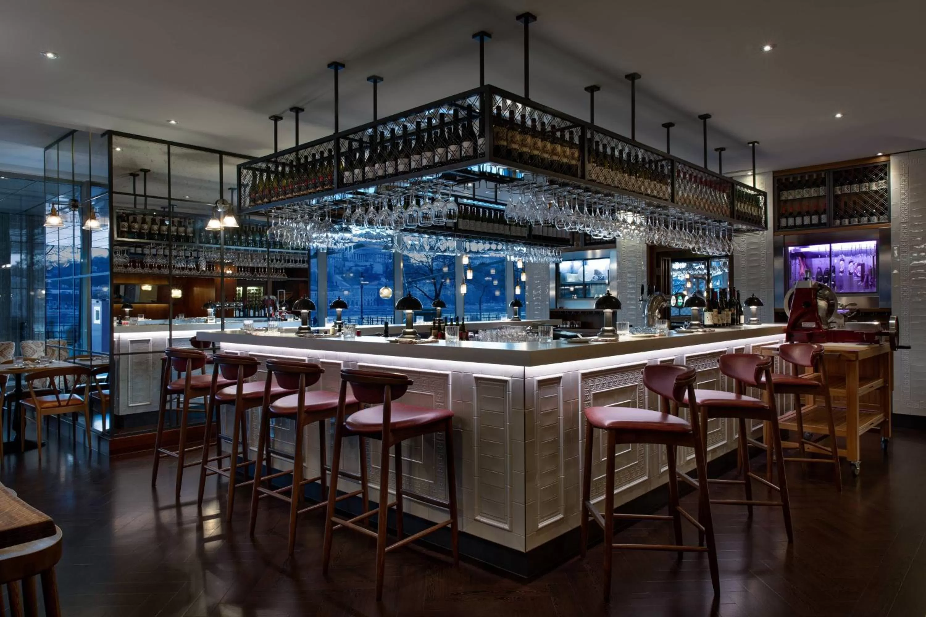 Lounge or bar in Budapest Marriott Hotel