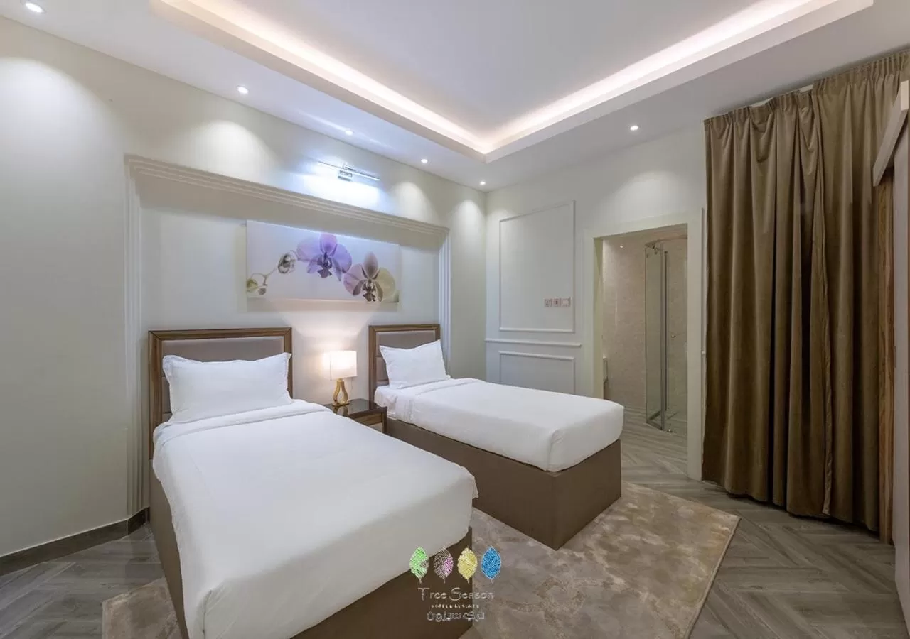 Bed in Tree Season Chalets