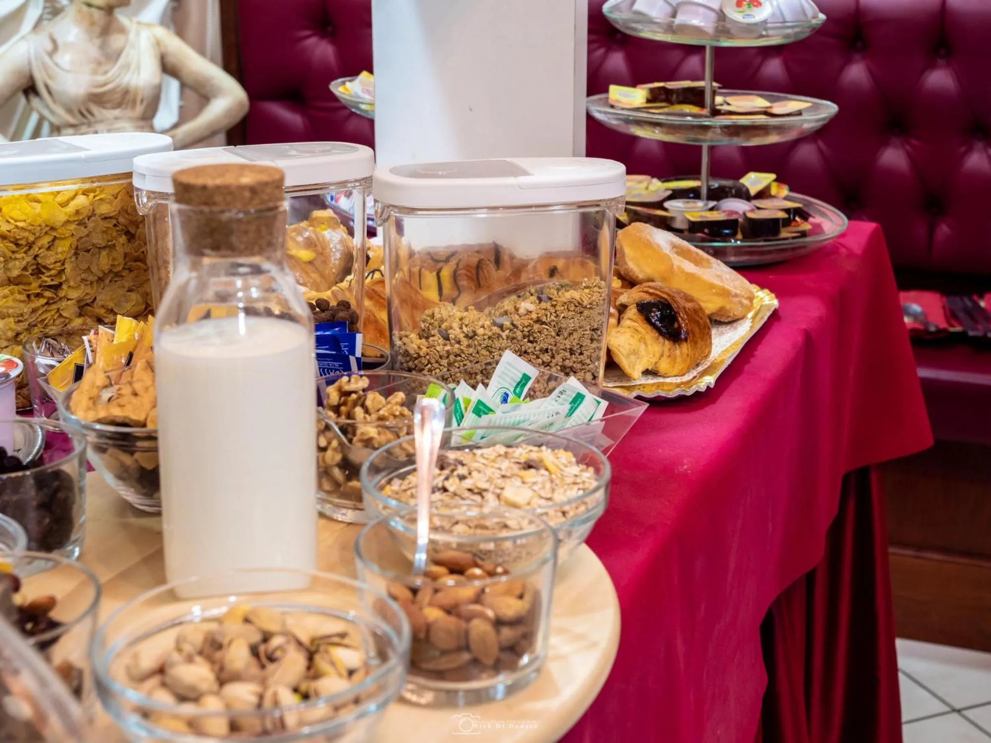 Food and drinks in Hotel Suite Caesar