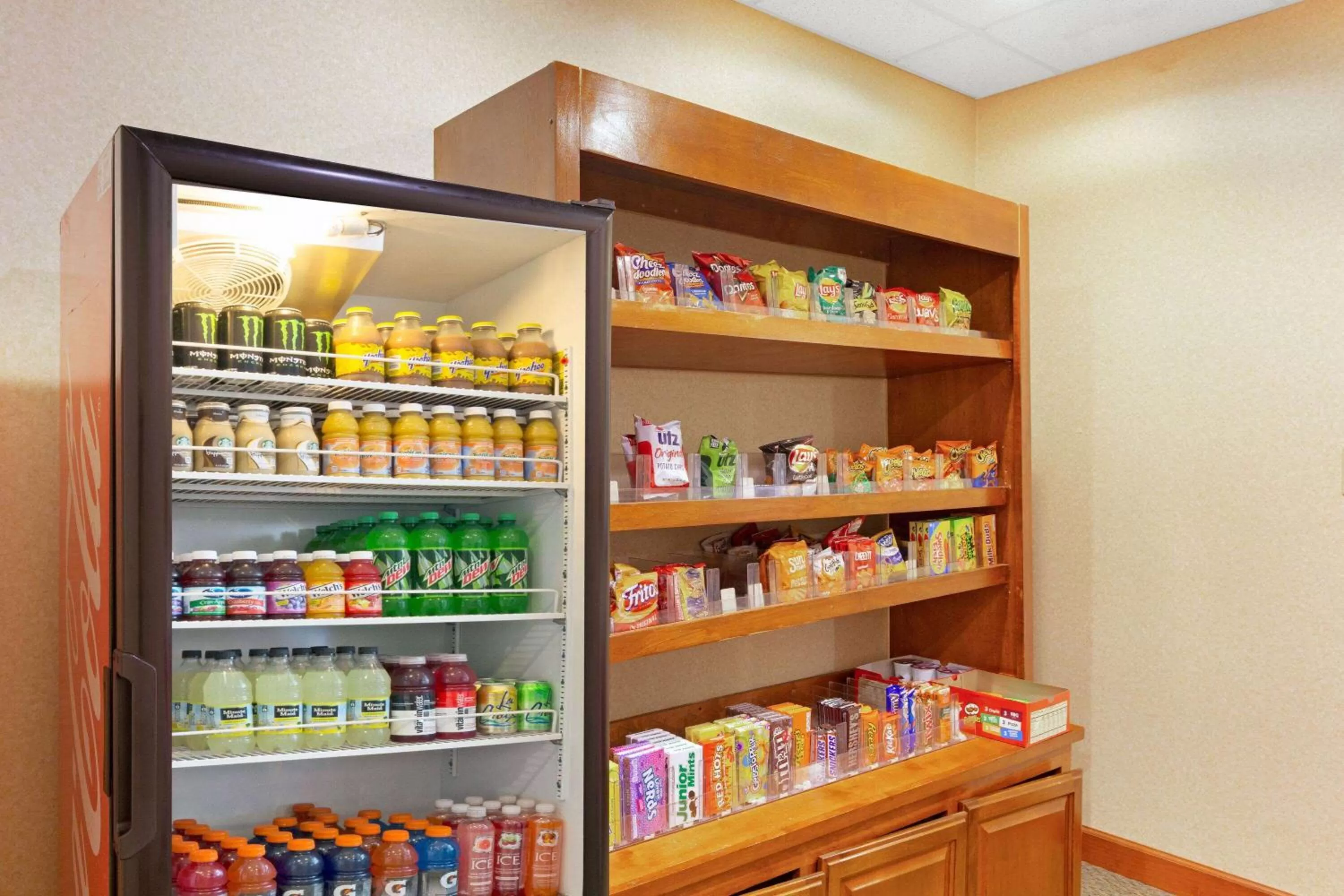 Food and drinks in La Quinta by Wyndham Richmond - Kings Dominion