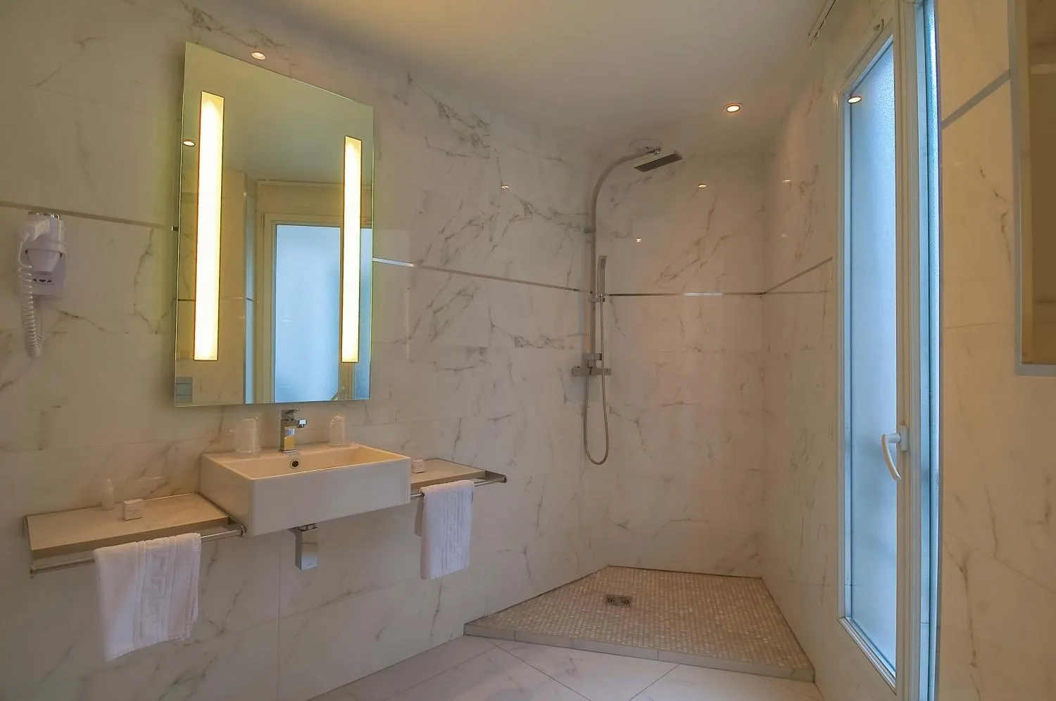 Bathroom in Hotel de L'Empereur by Malone