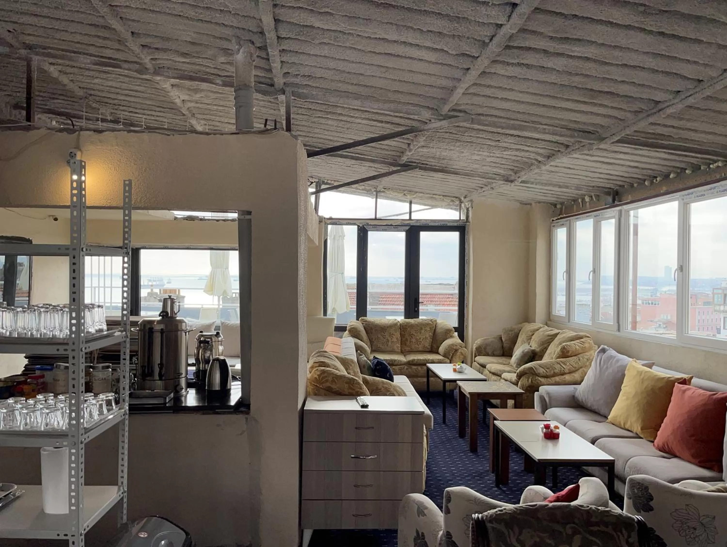 Coffee/tea facilities in Paris Hotel