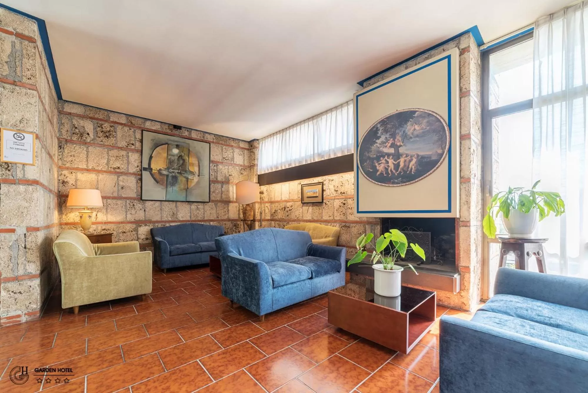Communal lounge/ TV room in Hotel Garden Terni
