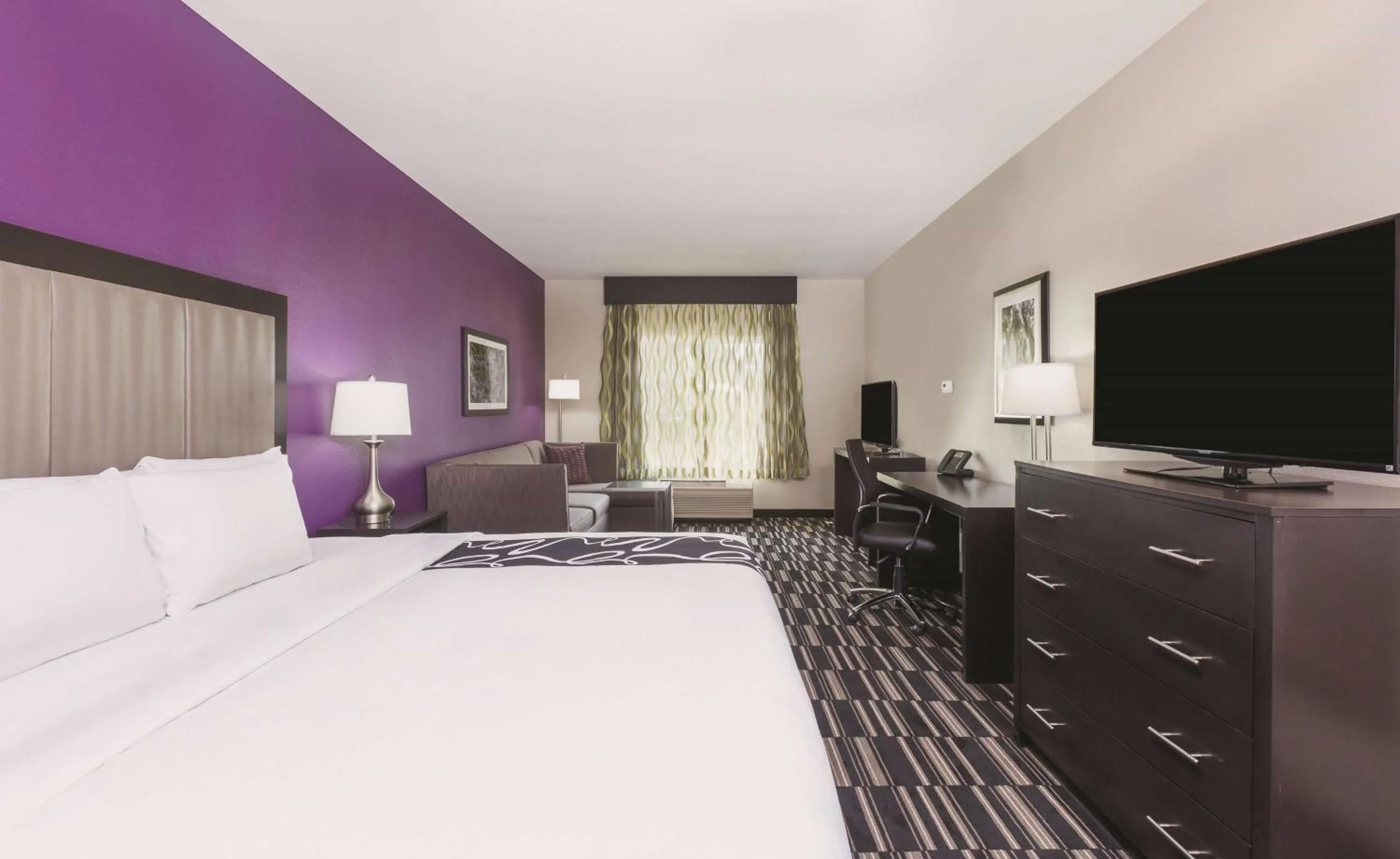 Photo of the whole room, Bed in La Quinta by Wyndham Fairfield - Napa Valley