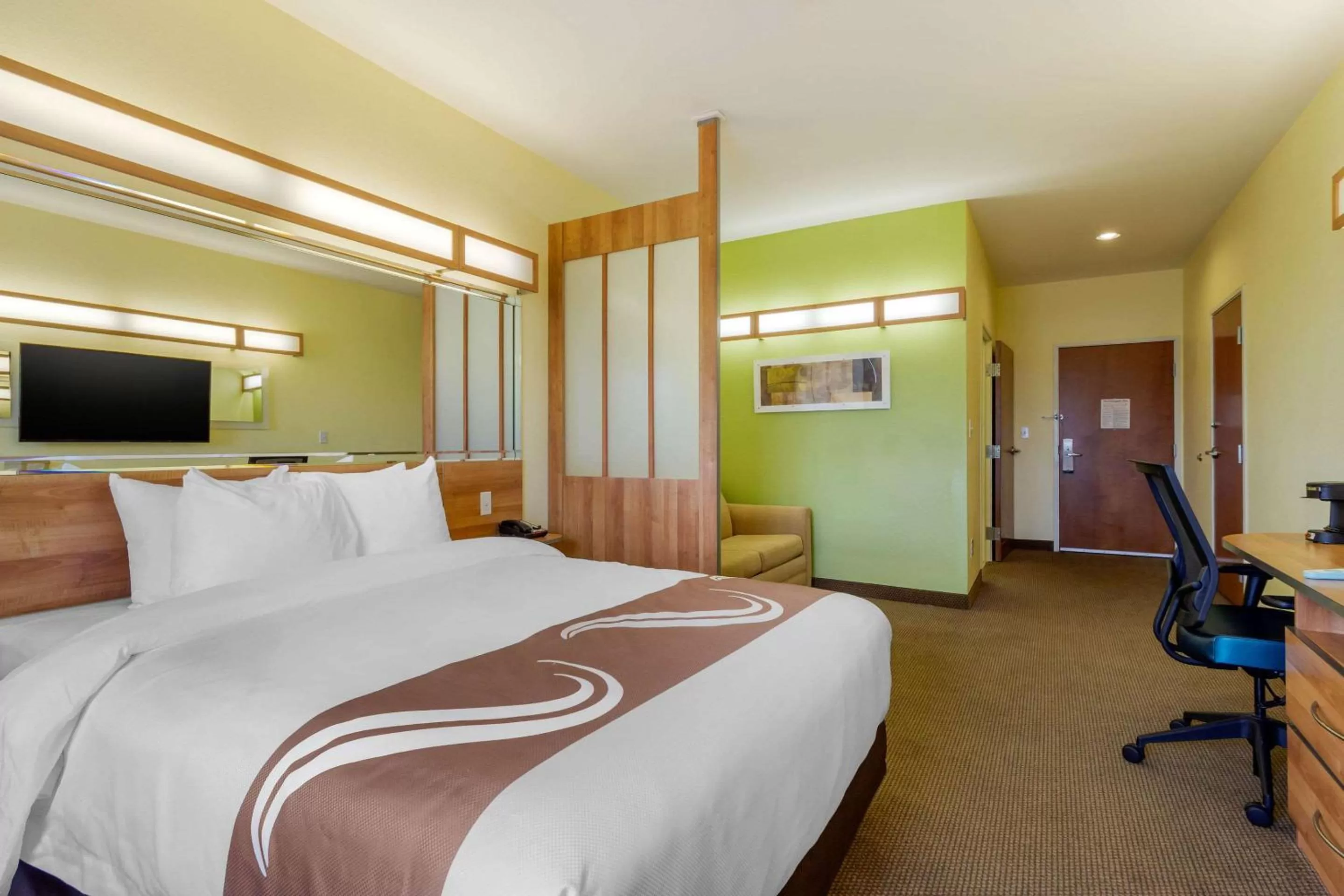 Photo of the whole room, Bed in Quality Inn & Suites Lehigh Acres Fort Myers