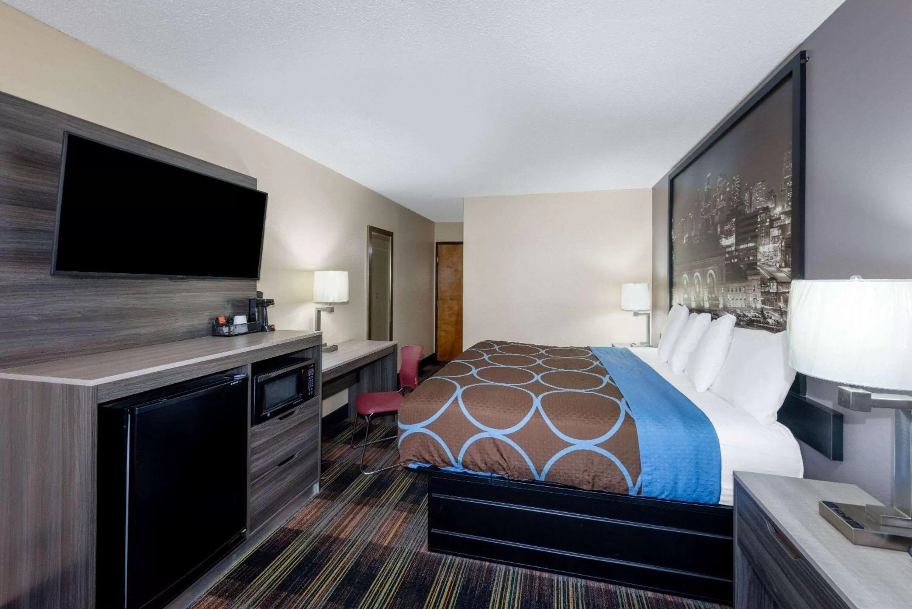 Bedroom, Bed in Super 8 by Wyndham Kansas City at Barry Road/Airport