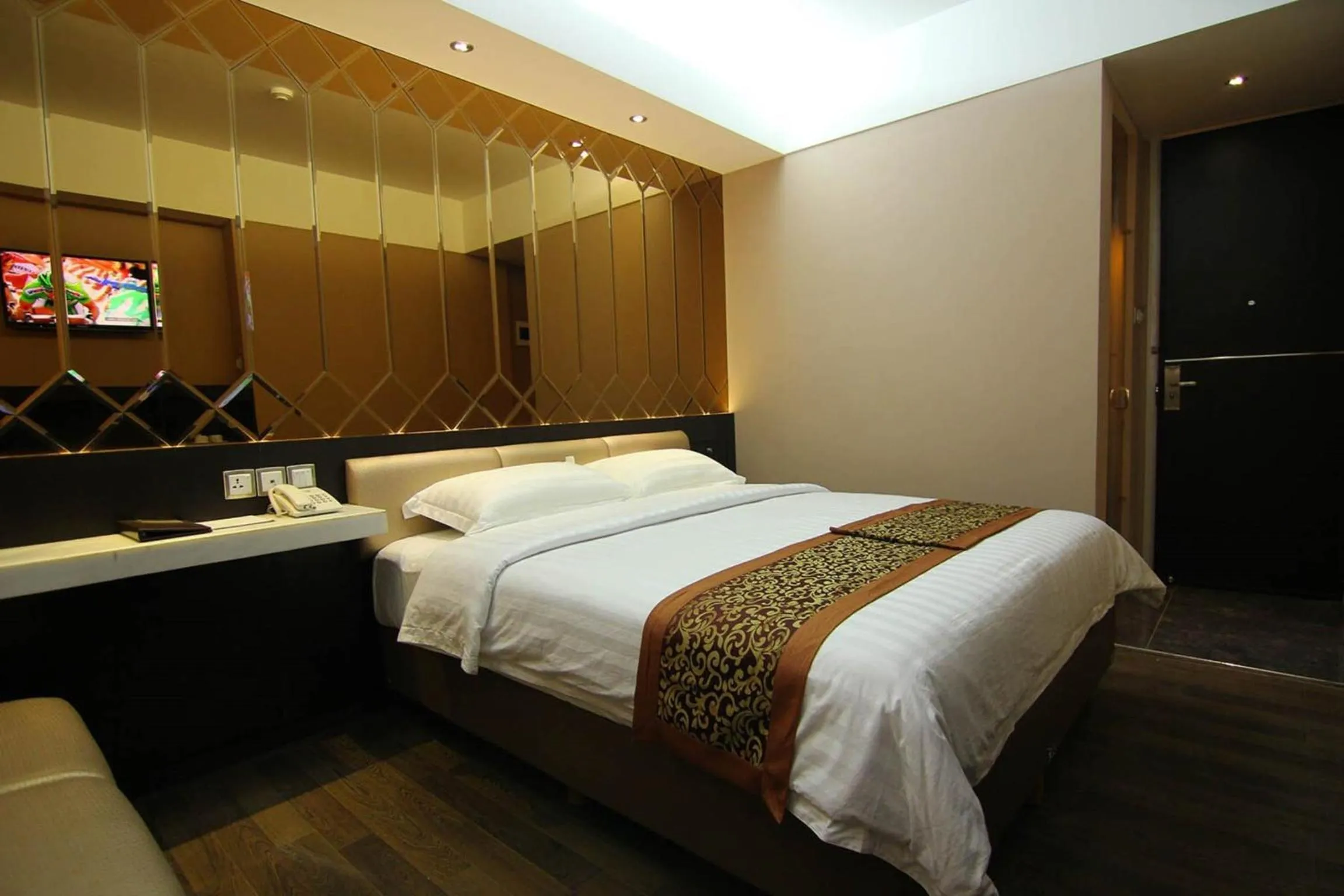 Bed in Favor Hotel Makassar City Center By LIFE