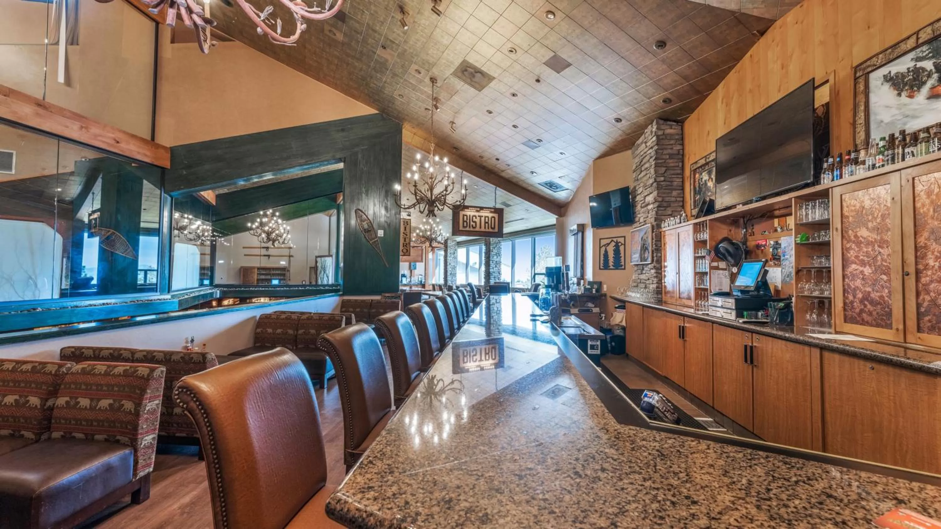 Lounge or bar in Holiday Inn Club Vacations - Tahoe Ridge Resort