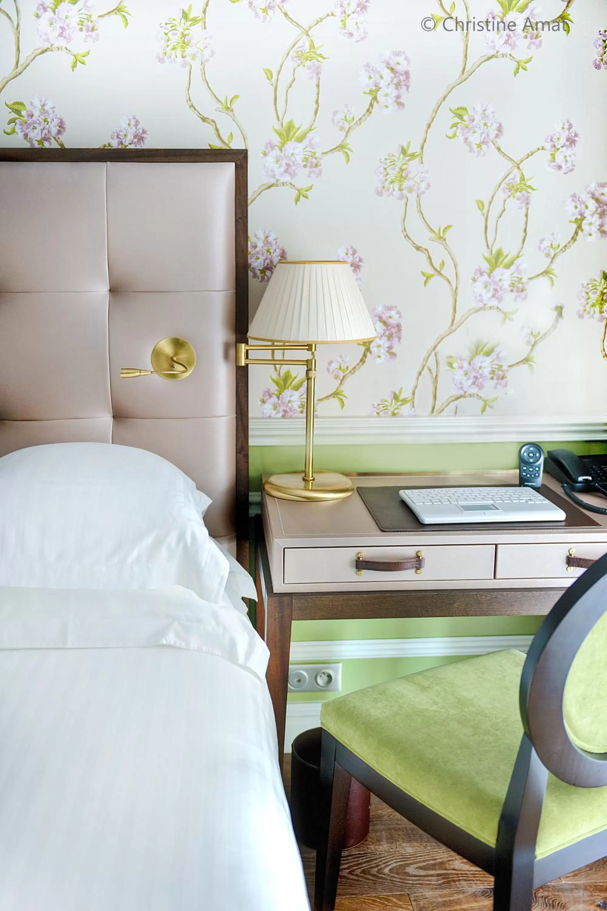 Bed in Hôtel de Sèze & Spa Bordeaux Centre