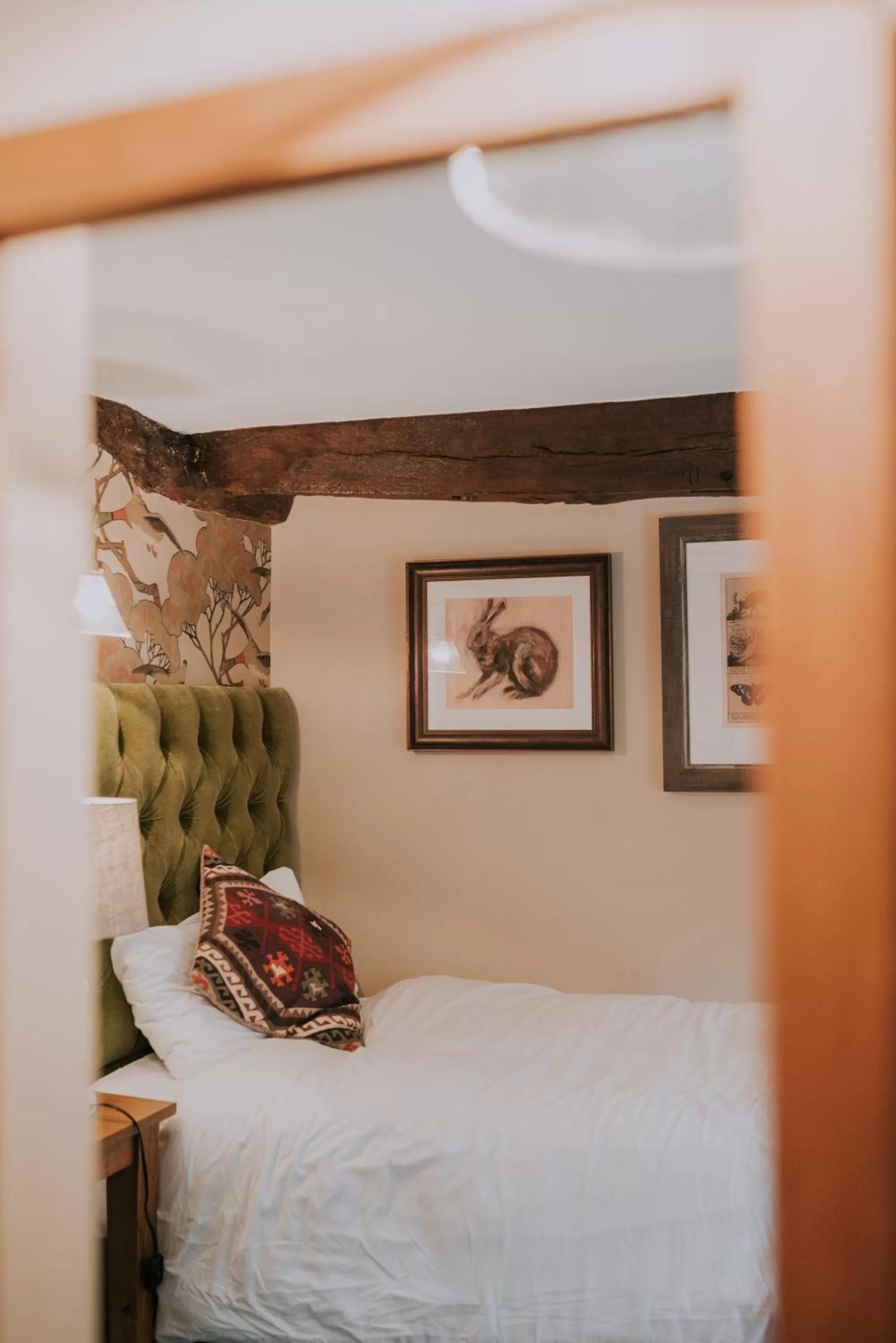 Photo of the whole room, Bed in The Falkland Arms